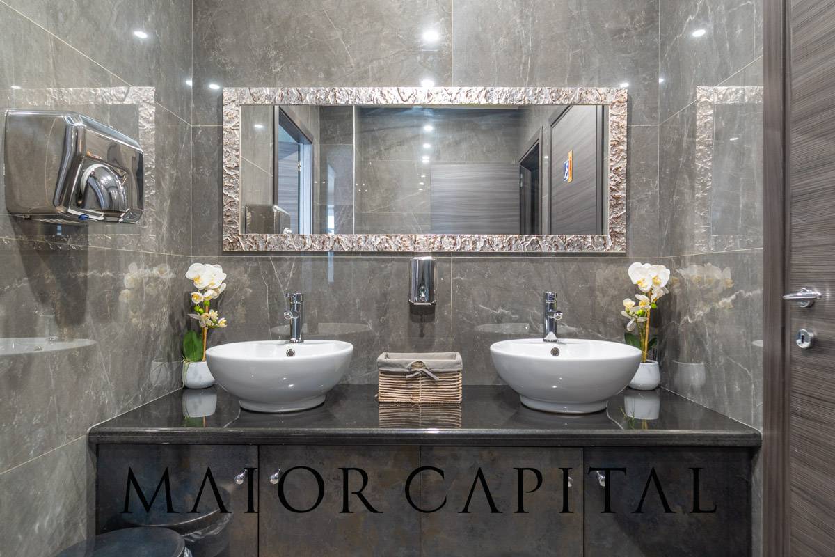 Locale commerciale in vendita a Olbia, San Simplicio