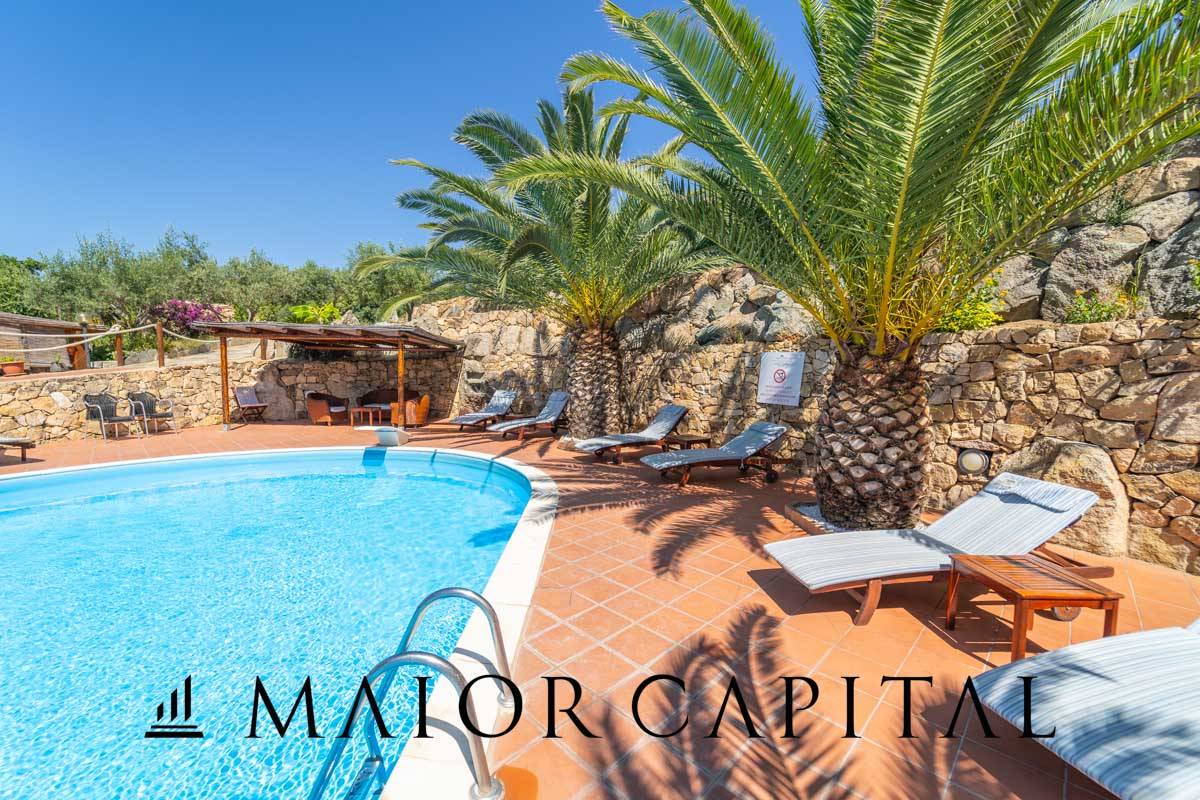 Attivit commerciale in vendita a Telti, Capruleddu