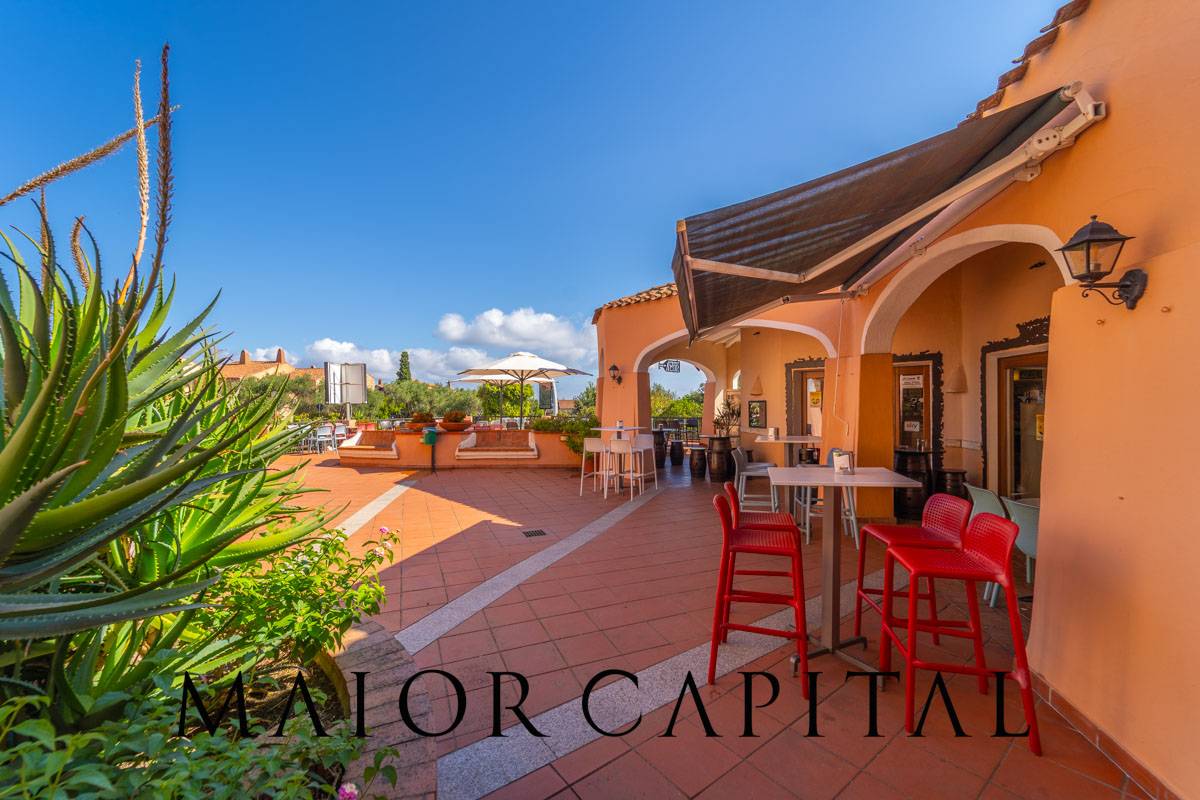 Locale commerciale in vendita a Arzachena, Liscia di Vacca