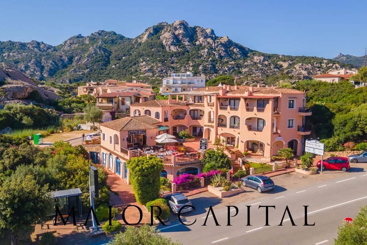 Locale commerciale in vendita a Arzachena, Liscia di Vacca