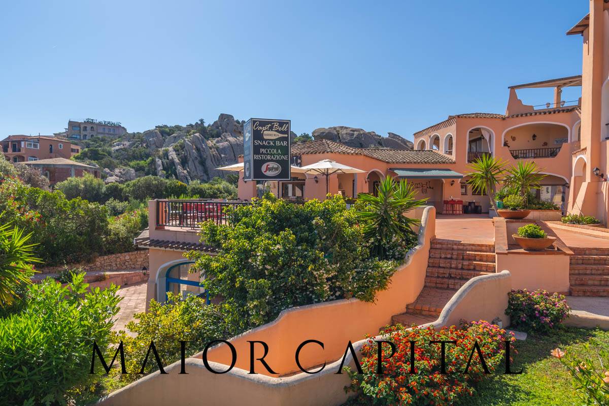 Locale commerciale in vendita a Arzachena, Liscia di Vacca