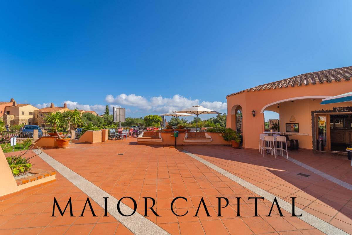 Locale commerciale in vendita a Arzachena, Liscia di Vacca