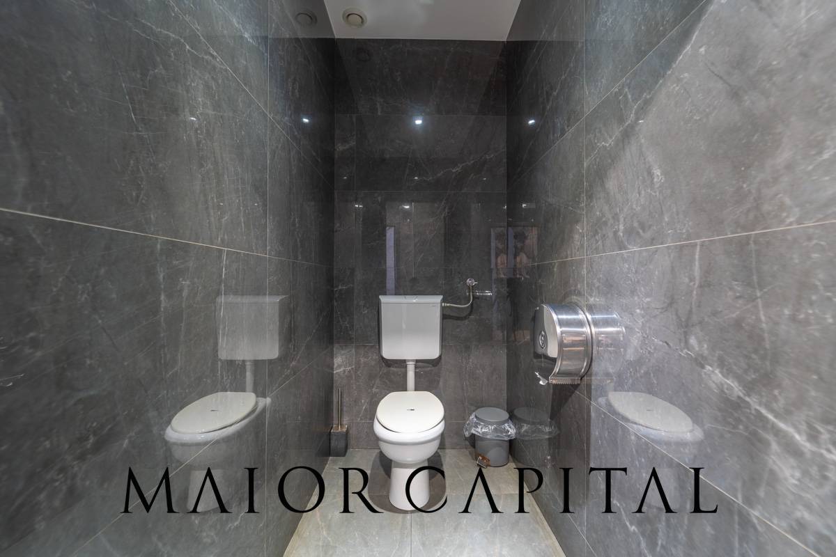 Locale commerciale in vendita a Olbia, San Simplicio