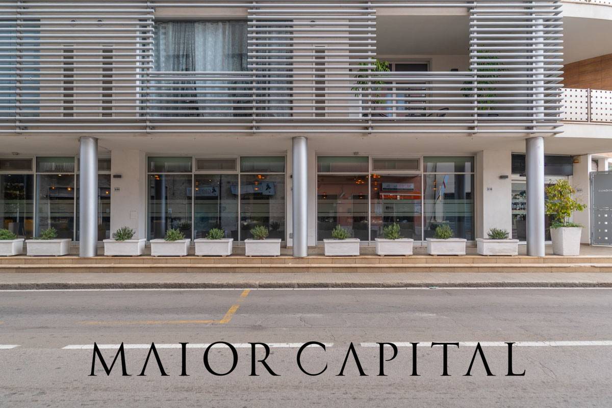 Locale commerciale in vendita a Olbia, San Simplicio