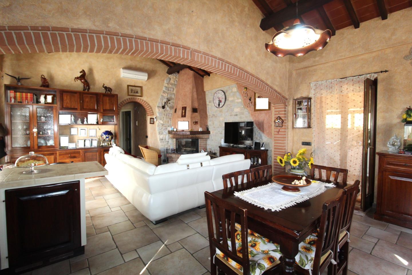 Casa indipendente con giardino a Poggibonsi