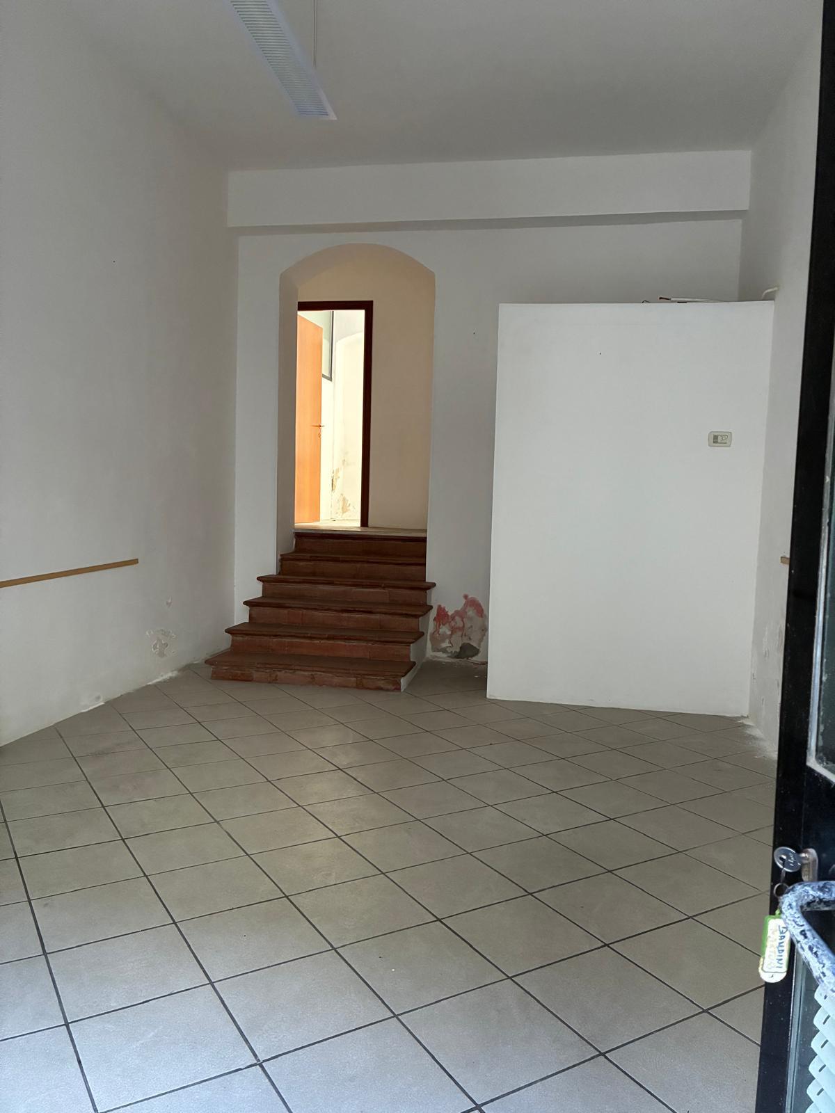 Locale commerciale in affitto, Poggibonsi centro