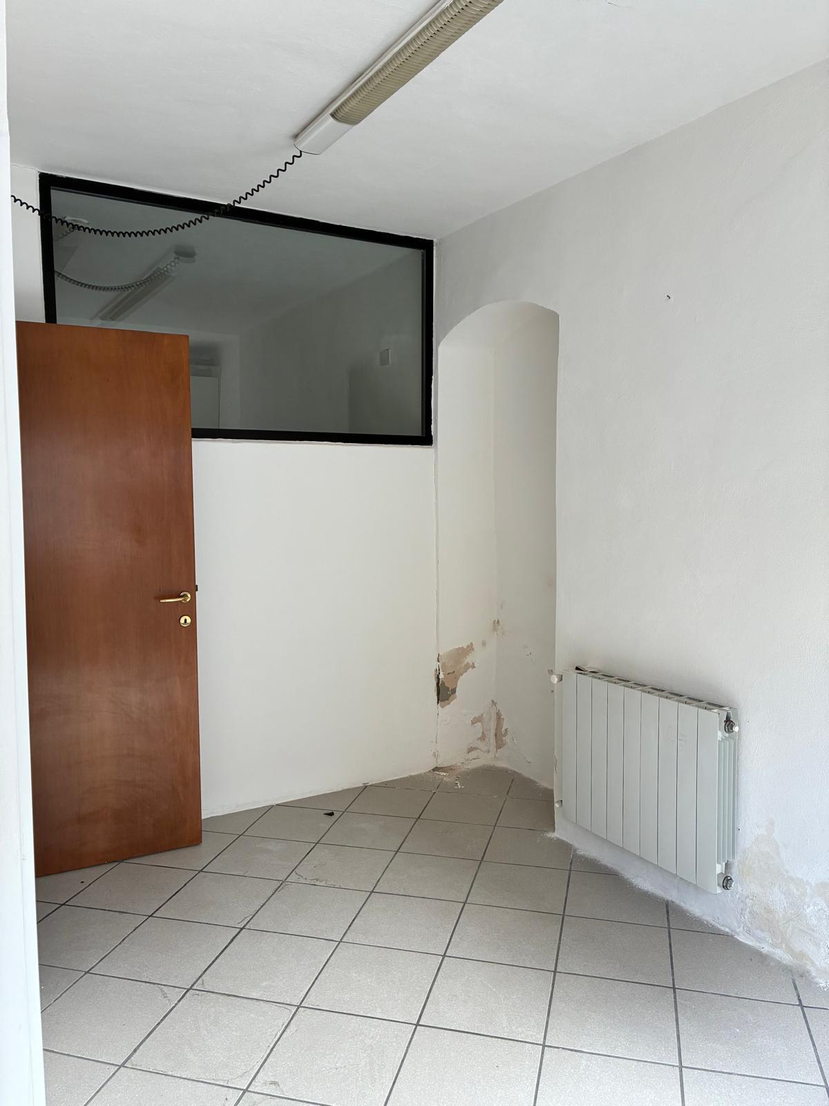 Locale commerciale in affitto, Poggibonsi centro