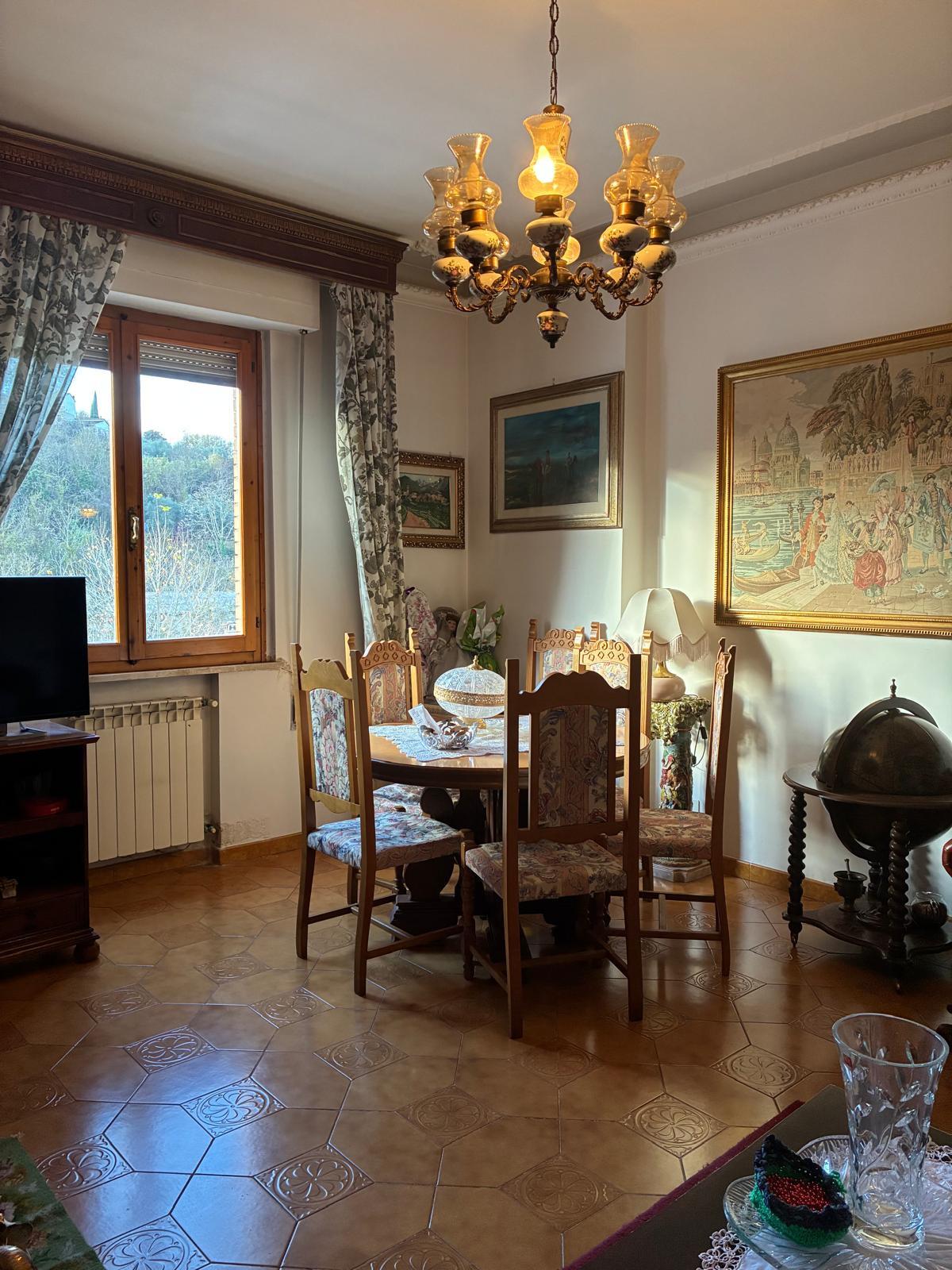 Quadrilocale con terrazzi a Colle di Val d'Elsa