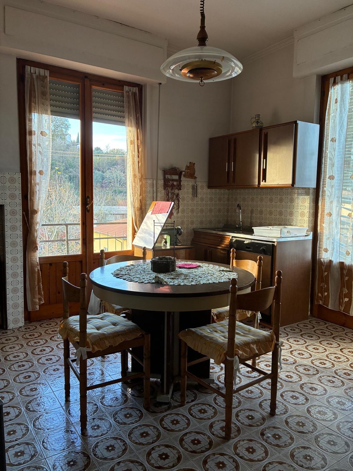 Quadrilocale con terrazzi a Colle di Val d'Elsa