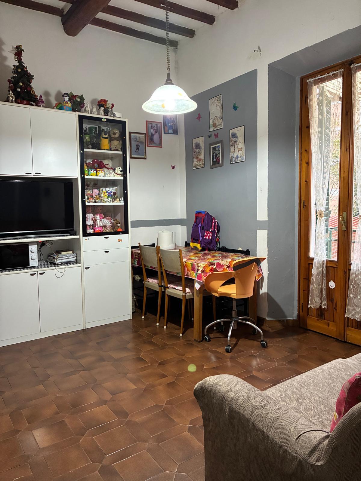 Trilocale con terrazzo a Poggibonsi