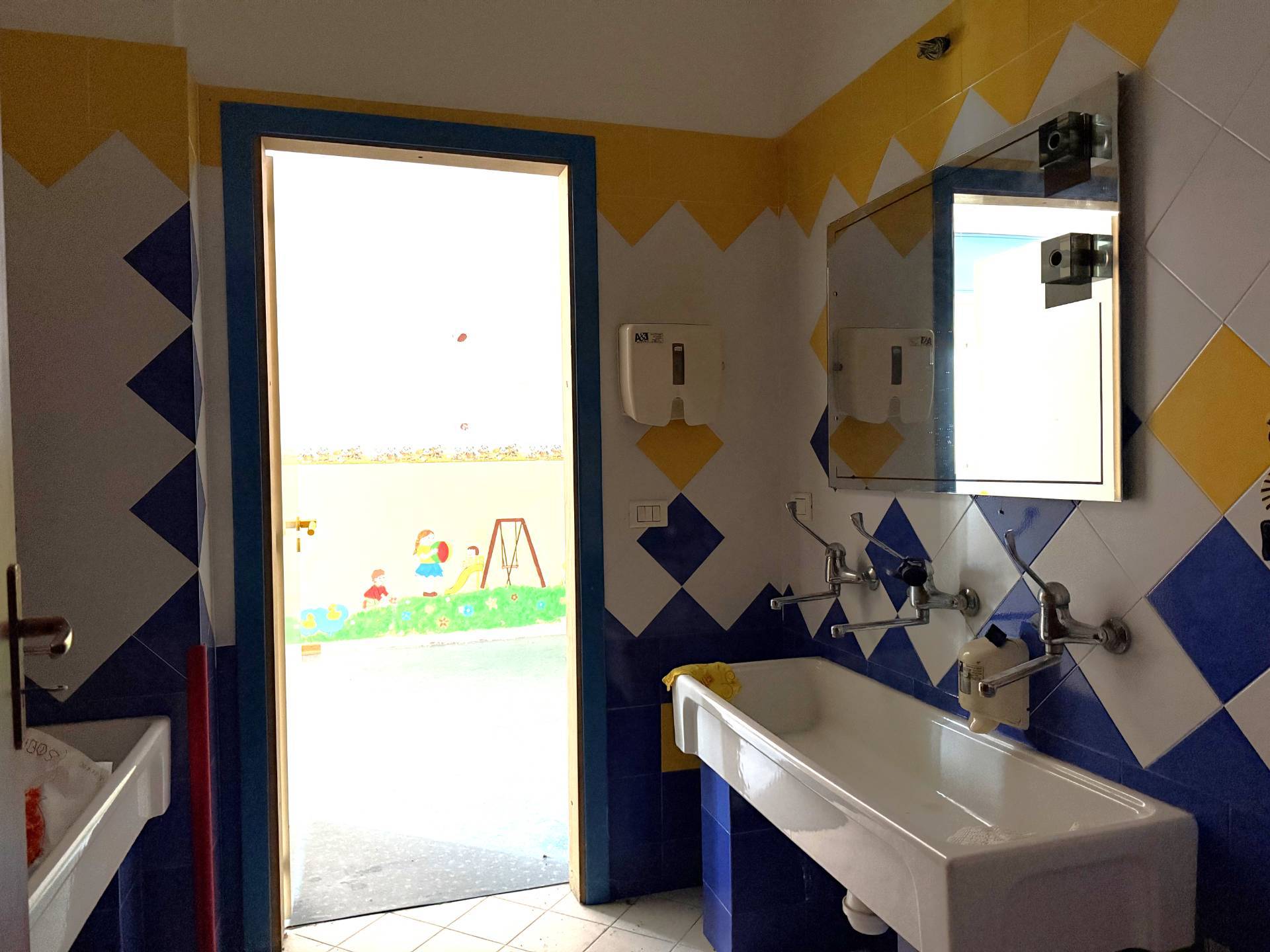 Negozio in vendita a Reggio di Calabria, Centro