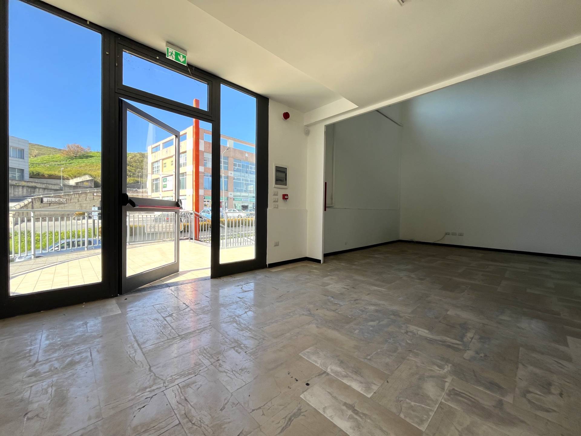 Negozio in affitto a Catanzaro, Catanzaro Sud