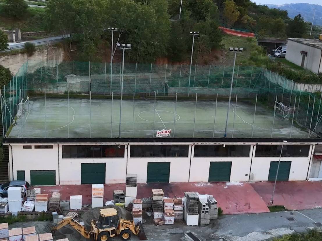 Complesso commerciale in vendita a Taverna