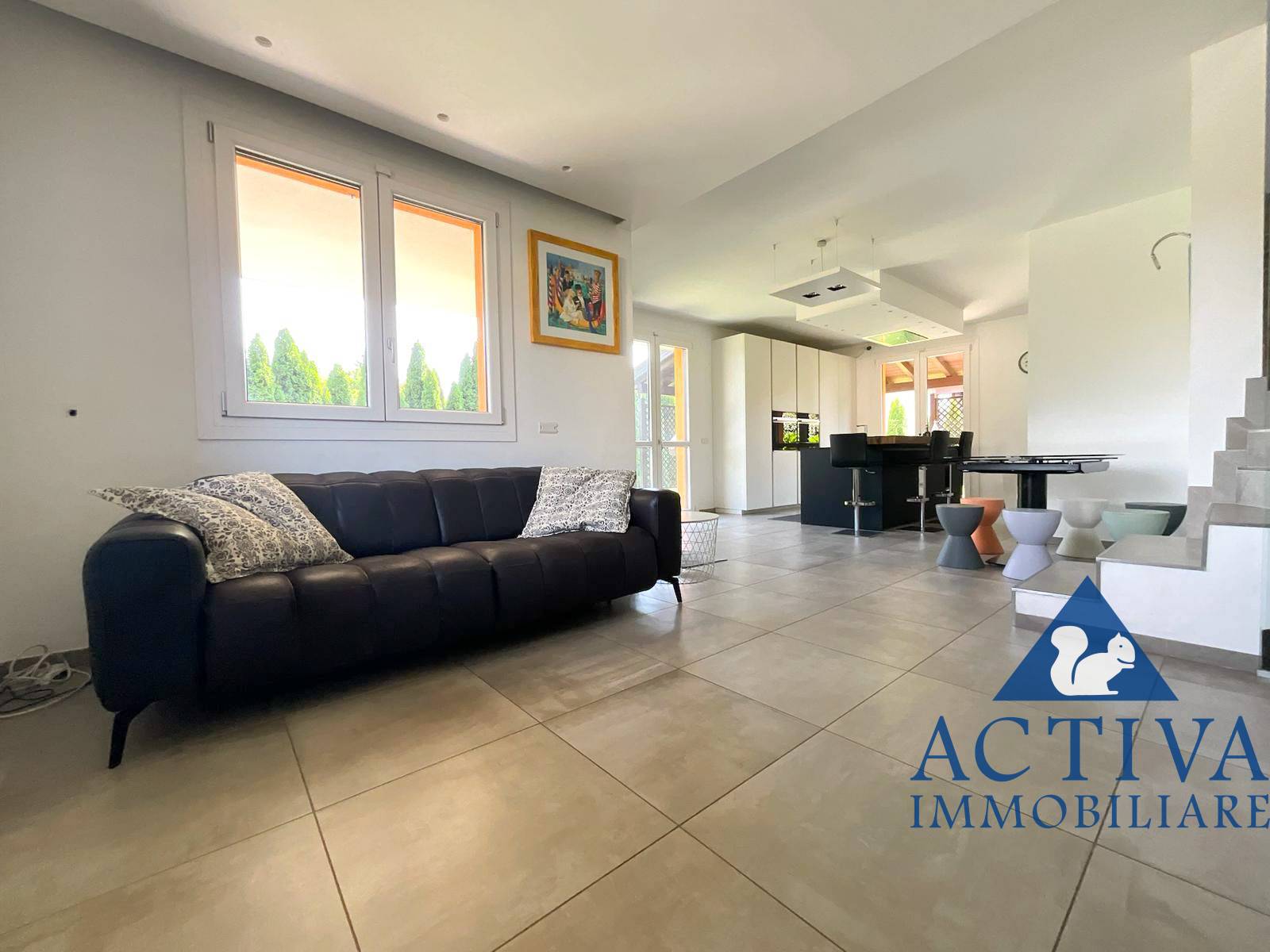 villa bifamiliare in vendita a Olgiate Olona