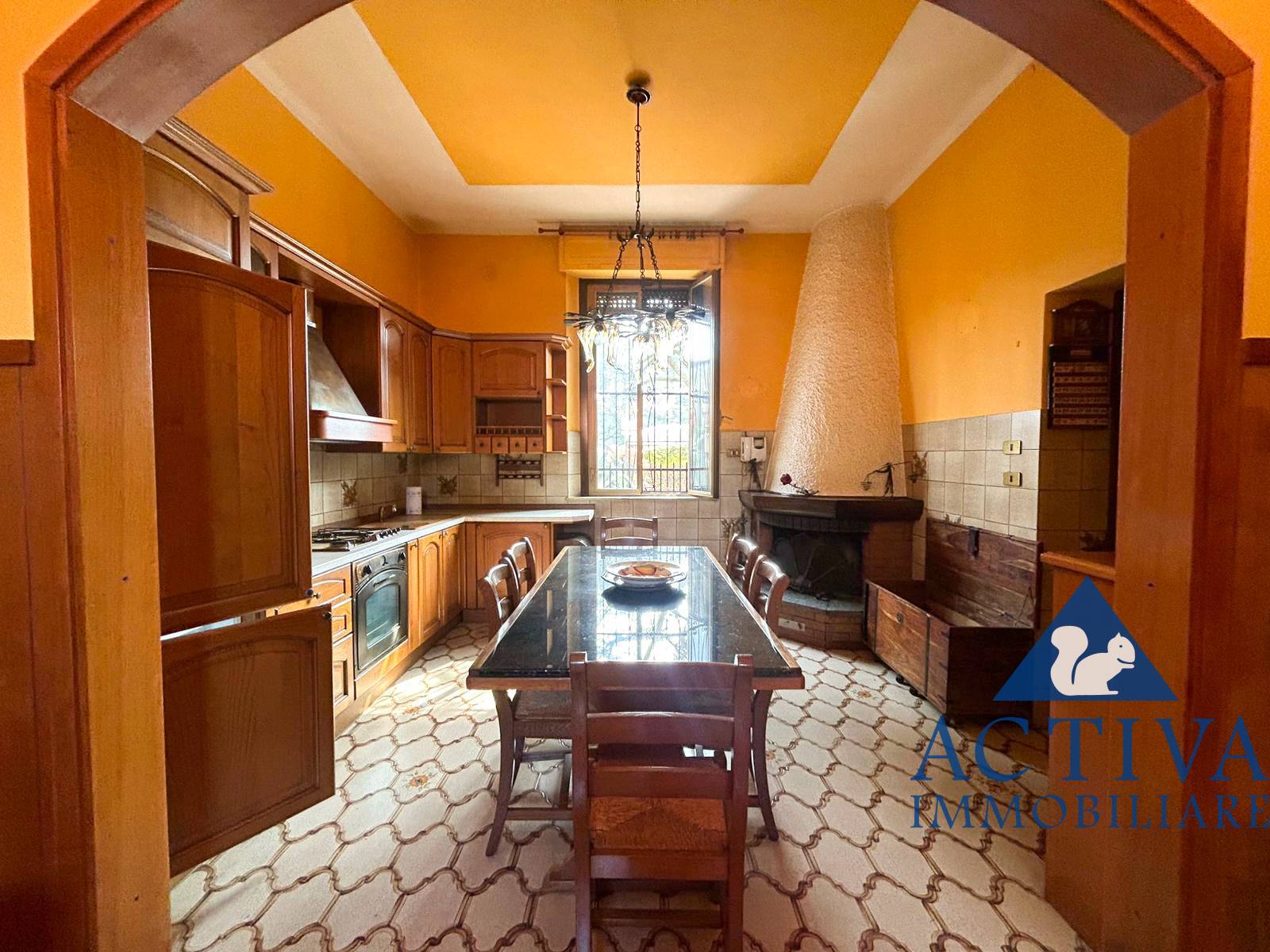 villa bifamiliare in vendita a Castellanza, Castegnate