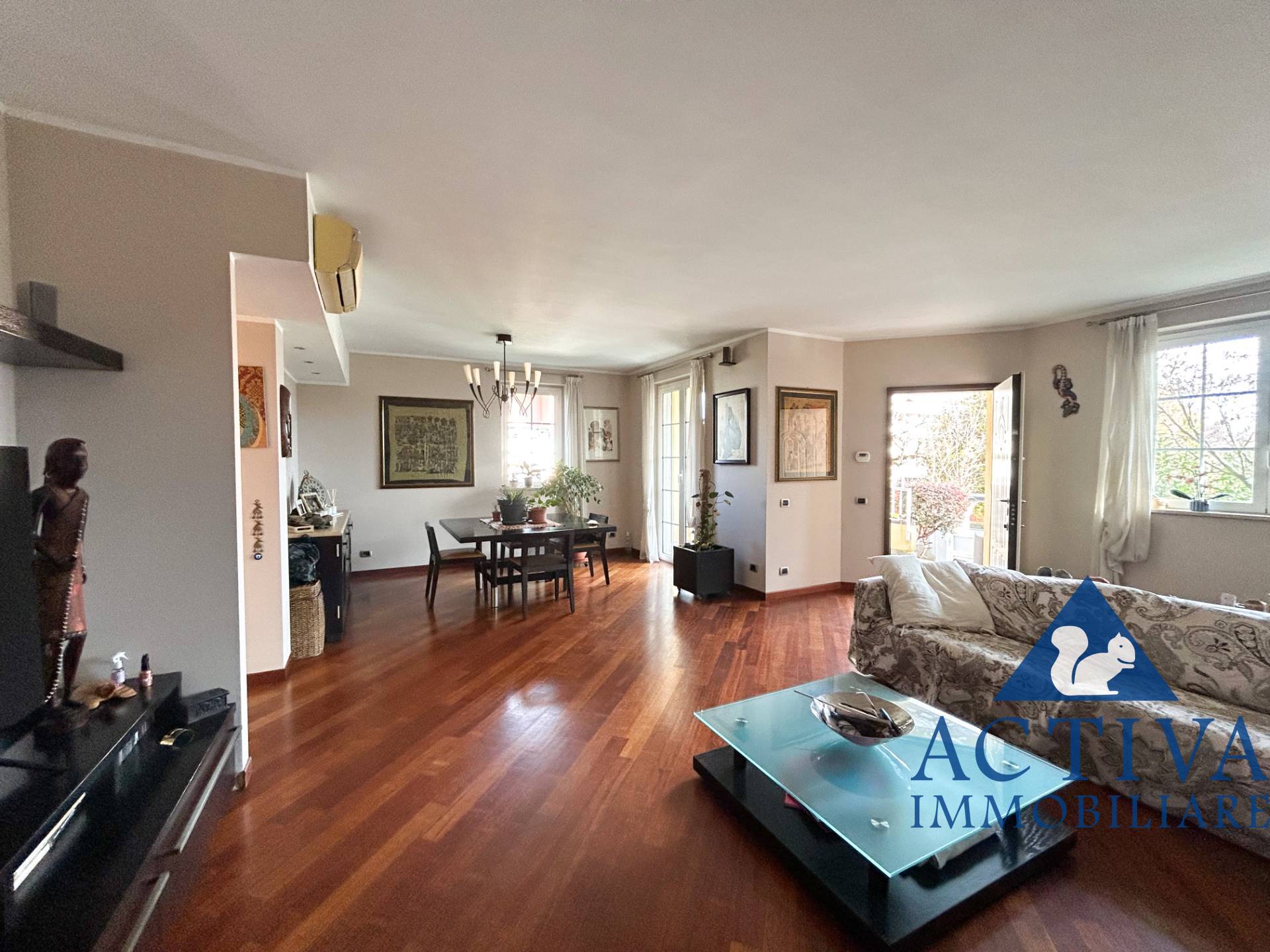 villa bifamiliare in vendita a Magnago