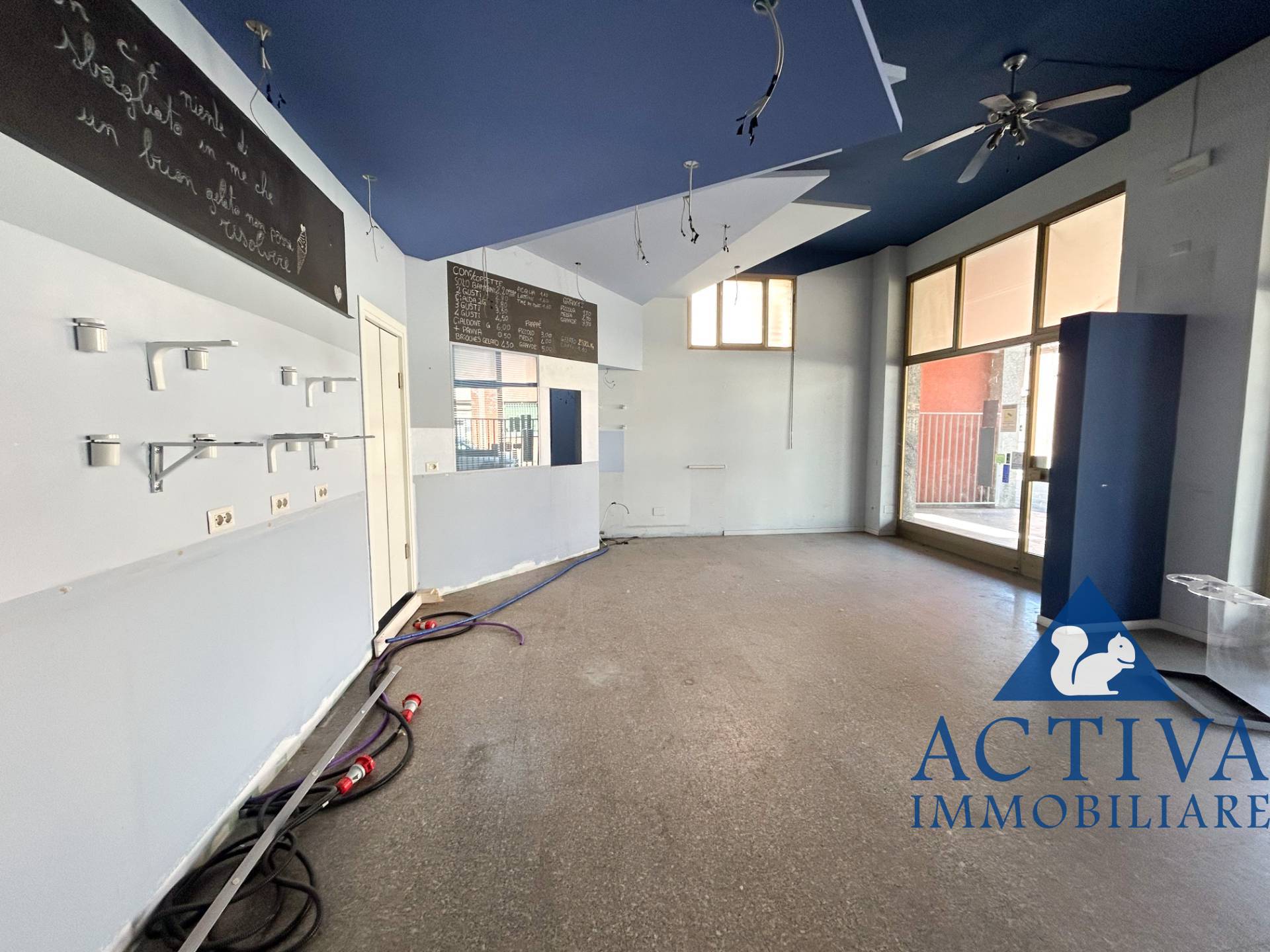 Locale commerciale in affitto a Busto Arsizio