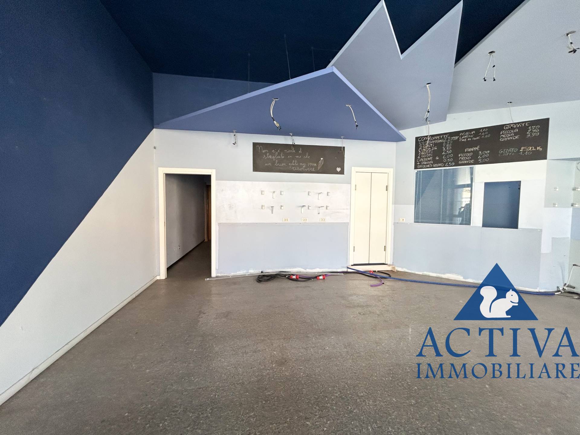 Locale commerciale in affitto a Busto Arsizio