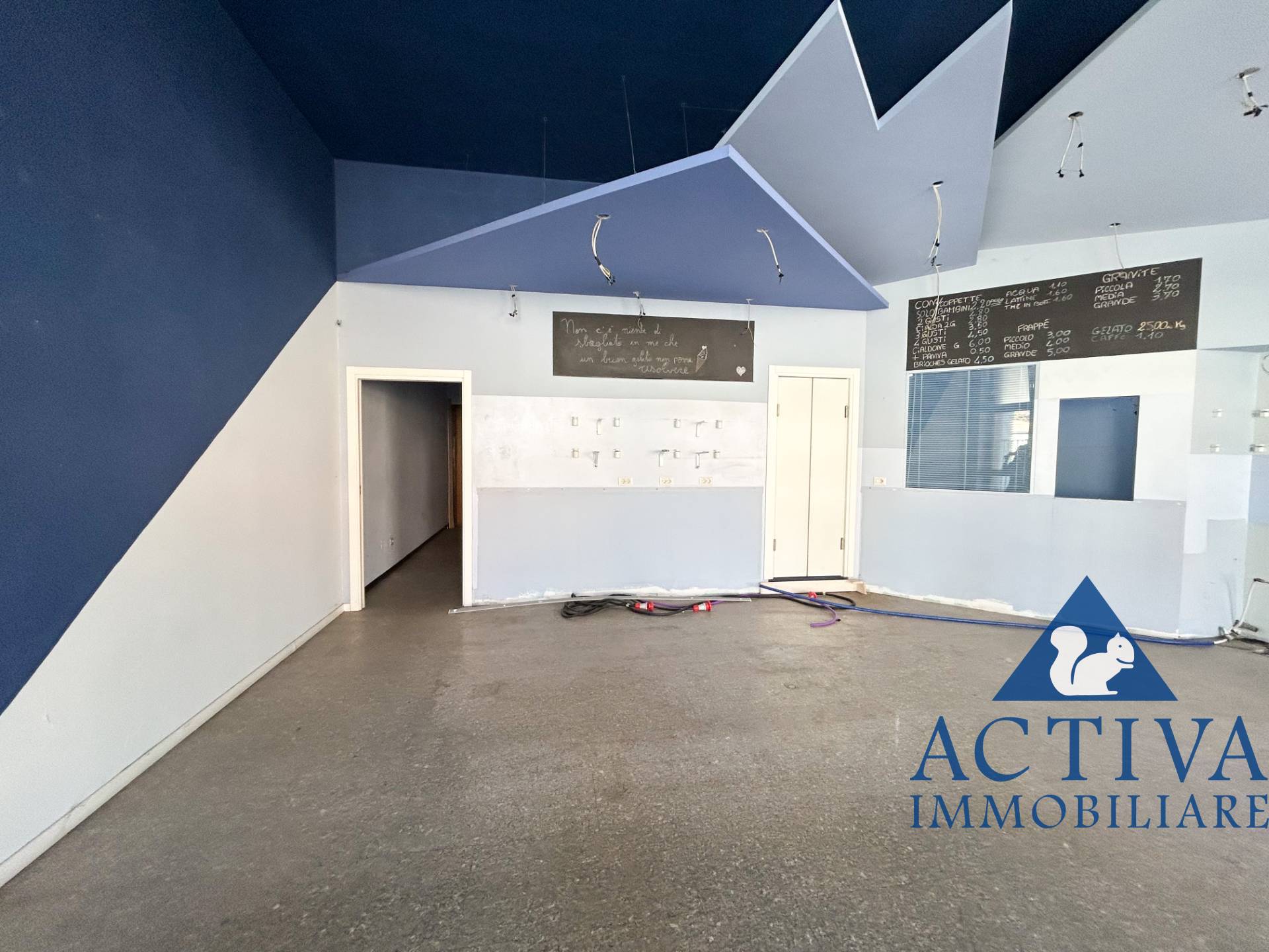 Locale commerciale in affitto a Busto Arsizio