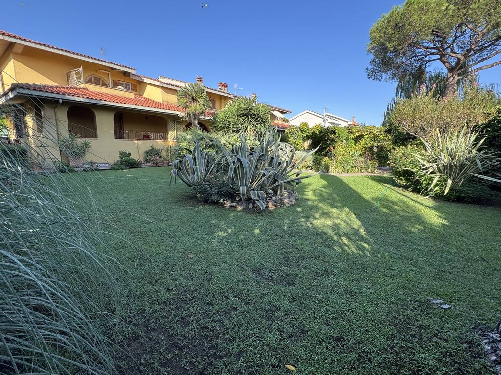 Bifamiliare in vendita a Roma, Infernetto