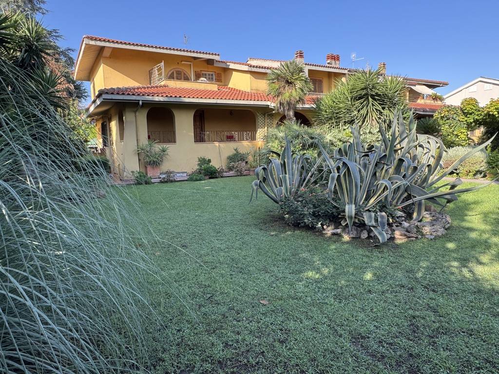 Bifamiliare in vendita a Roma, Infernetto