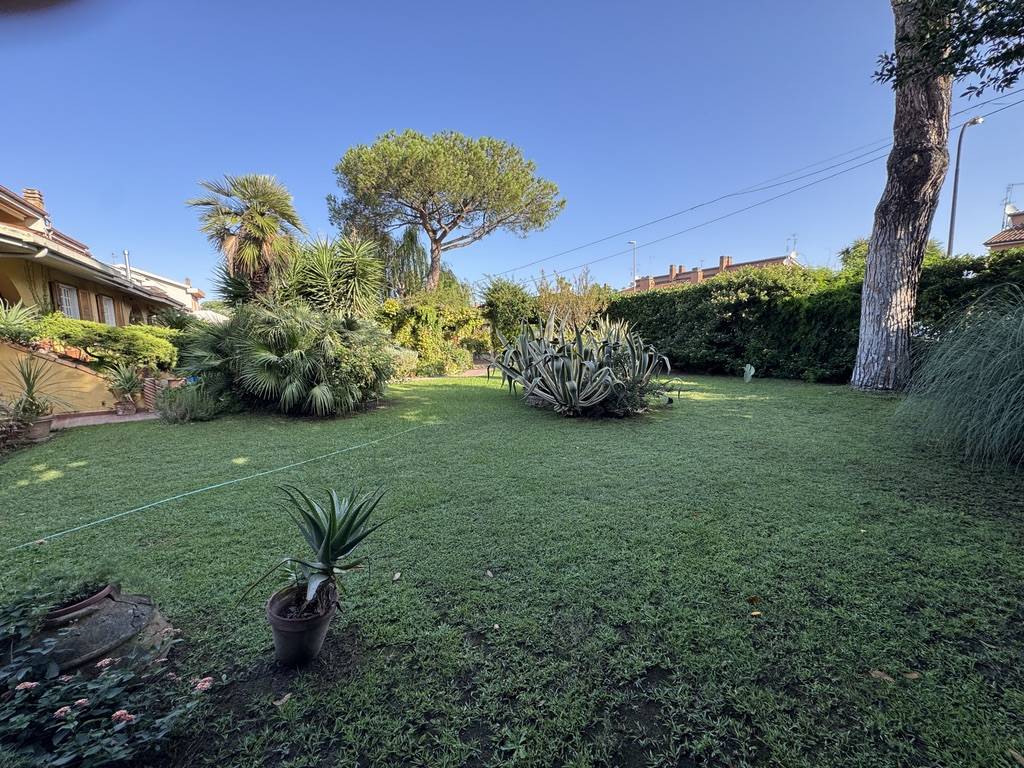 Bifamiliare in vendita a Roma, Infernetto