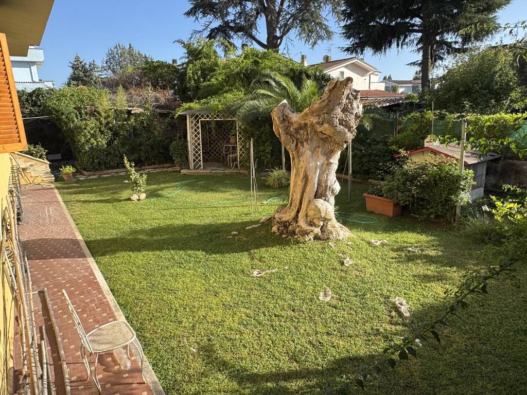 Bifamiliare in vendita a Roma, Infernetto