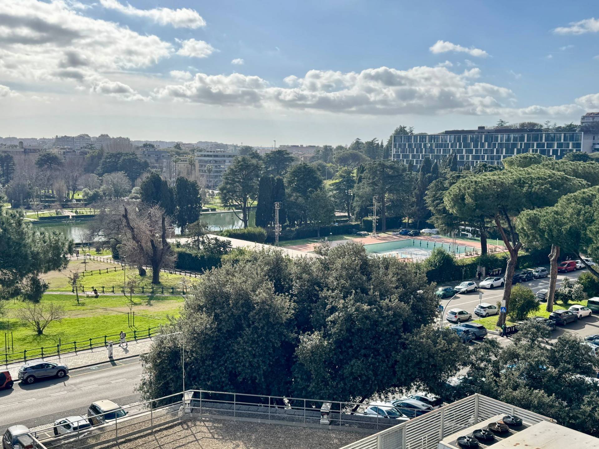 4 o pi locali in vendita a Roma, EUR