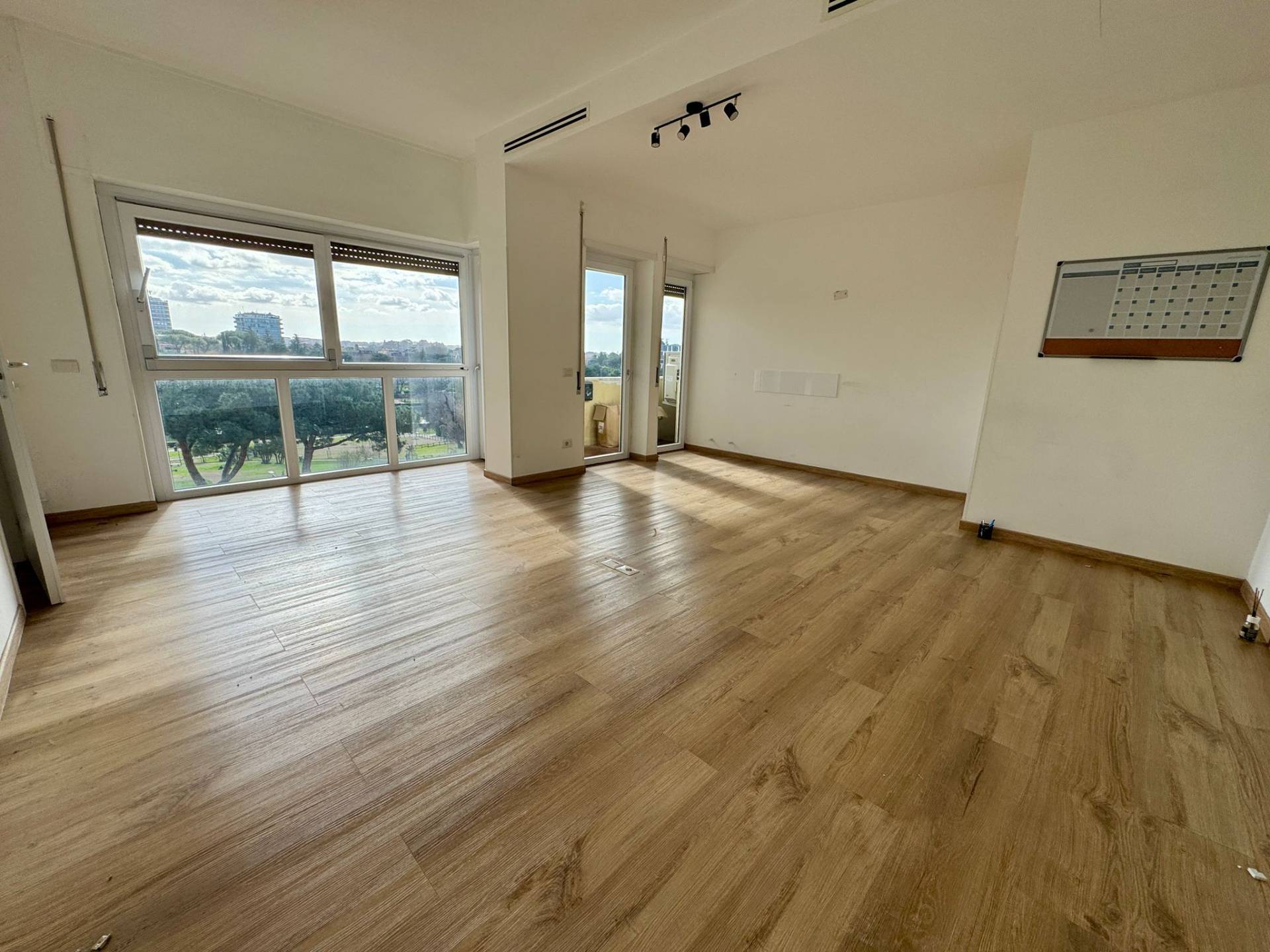 4 o pi locali in vendita a Roma, EUR