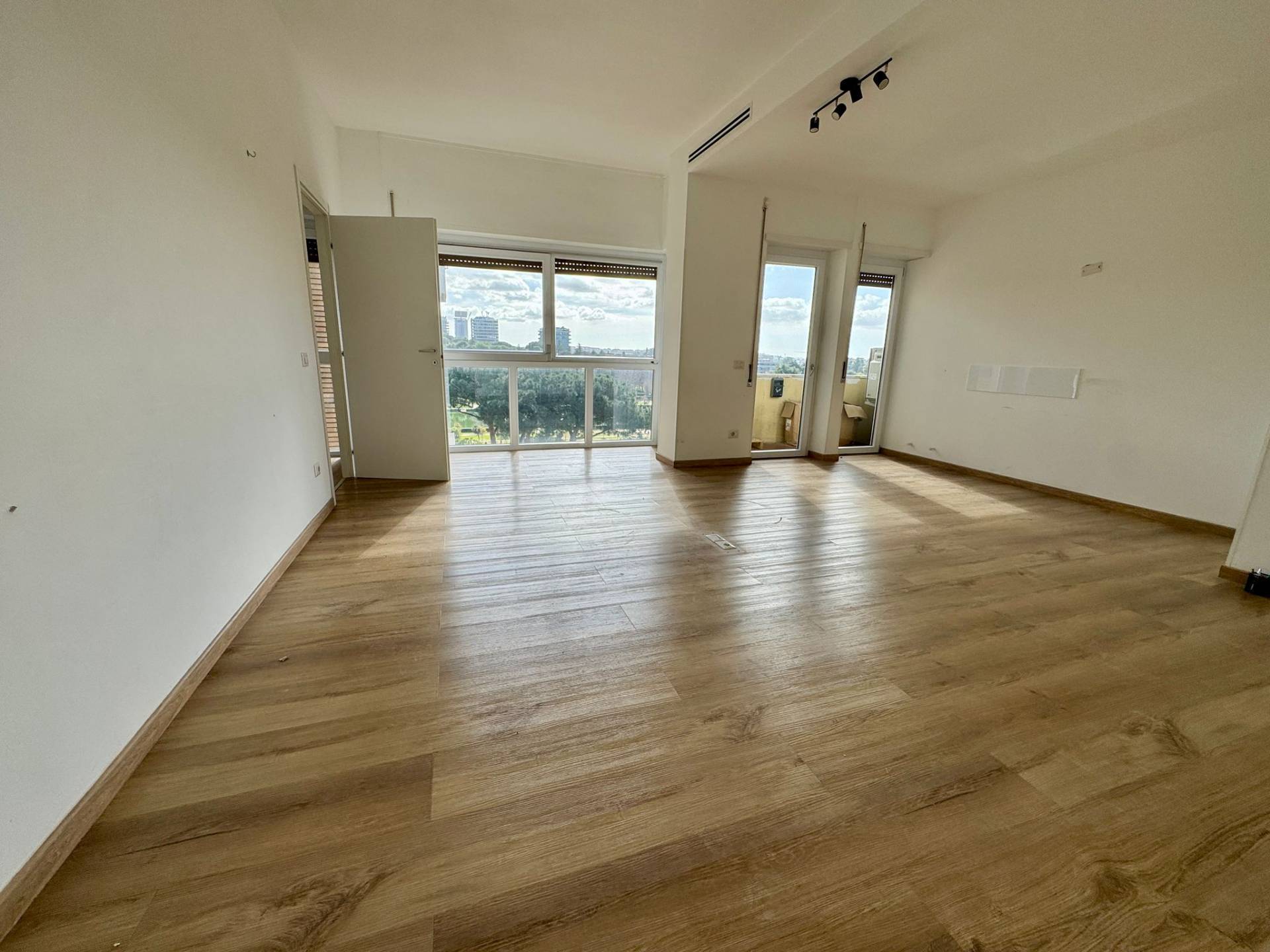 4 o pi locali in vendita a Roma, EUR