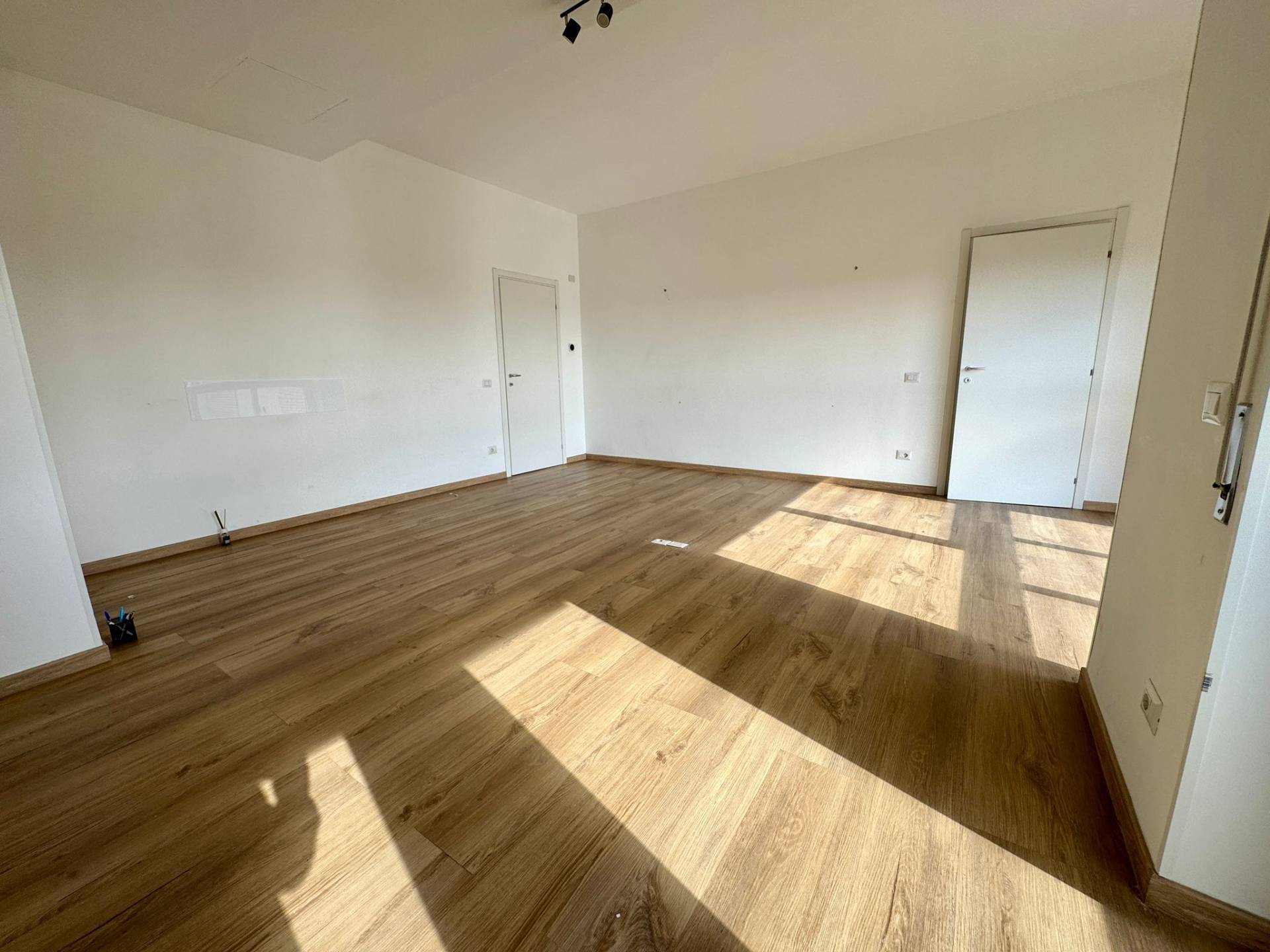 4 o pi locali in vendita a Roma, EUR