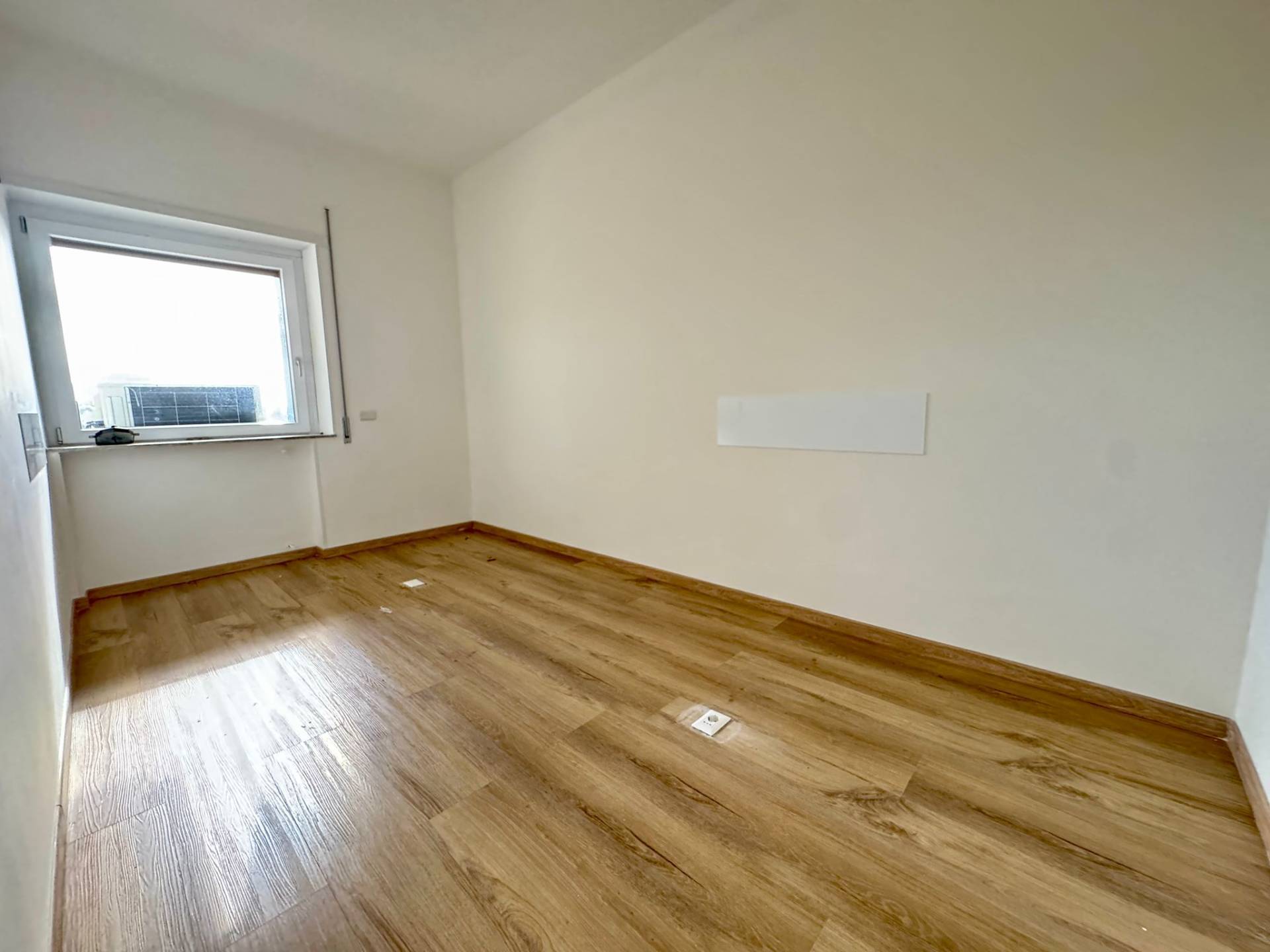 4 o pi locali in vendita a Roma, EUR