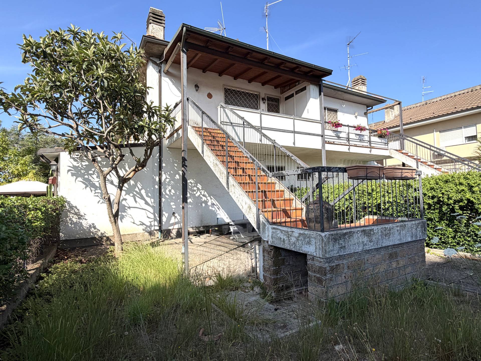 4 o pi locali in vendita a Roma, Casalpalocco