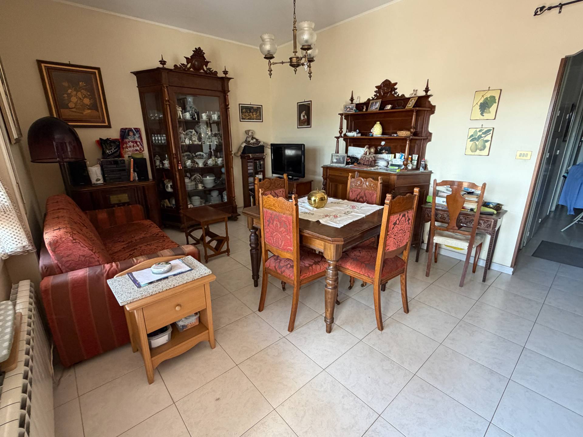 4 o pi locali in vendita a Roma, Casalpalocco