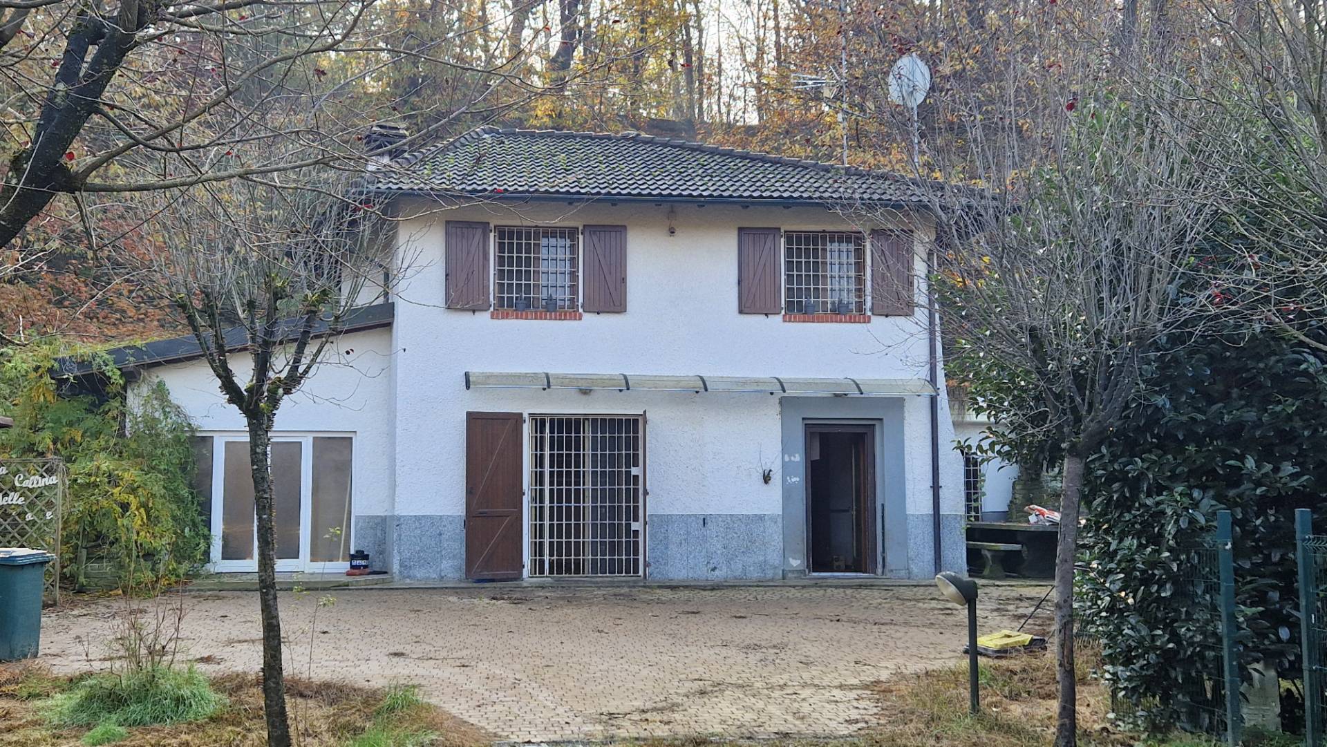 Casa indipendente in vendita a Varallo Pombia