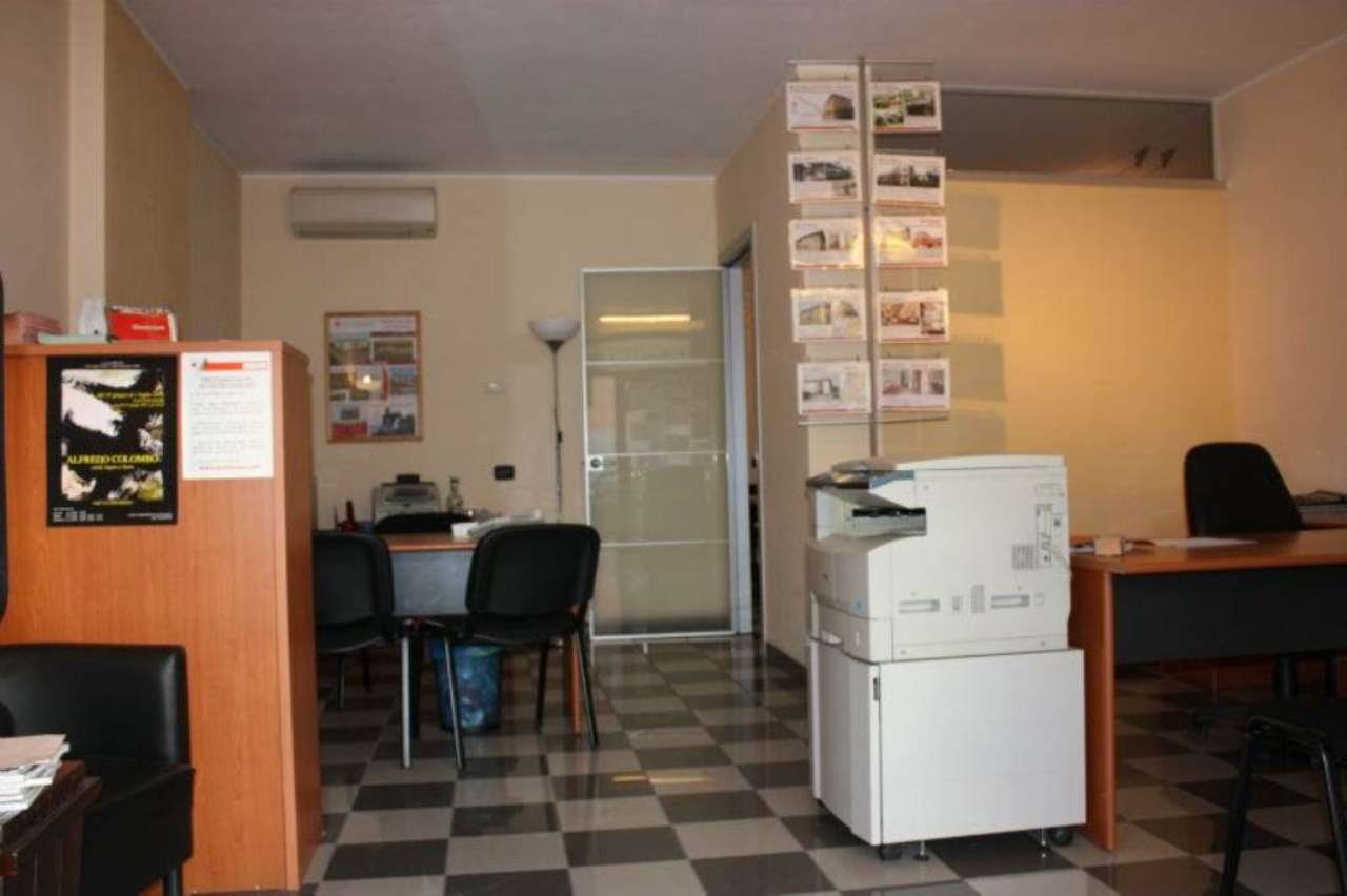 Negozio in vendita a Imbersago, Centrale