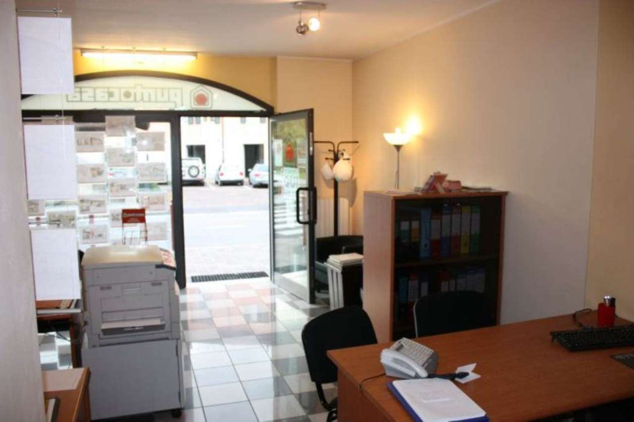 Negozio in vendita a Imbersago, Centrale