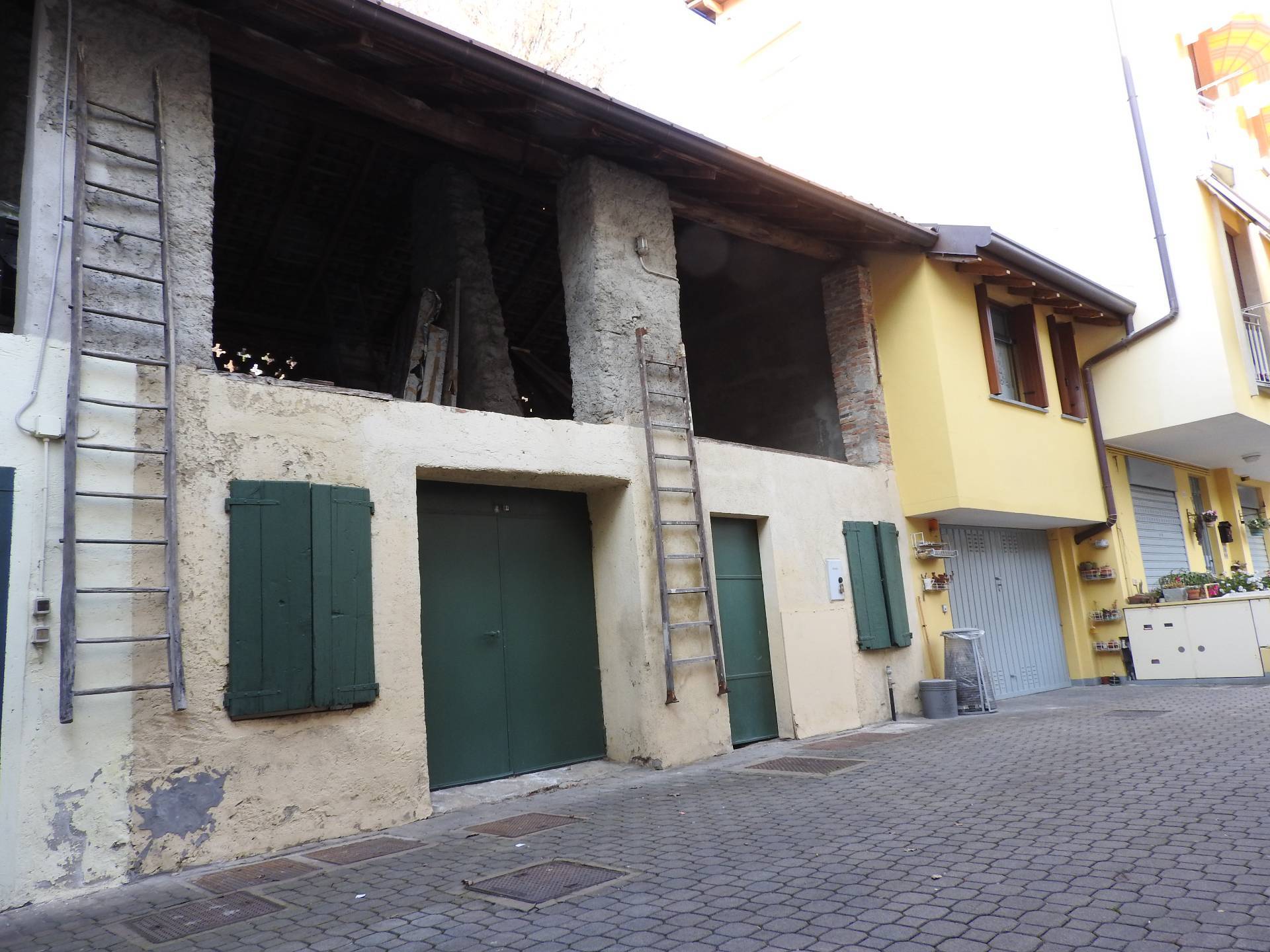 Deposito in vendita a Merate, Ospedale