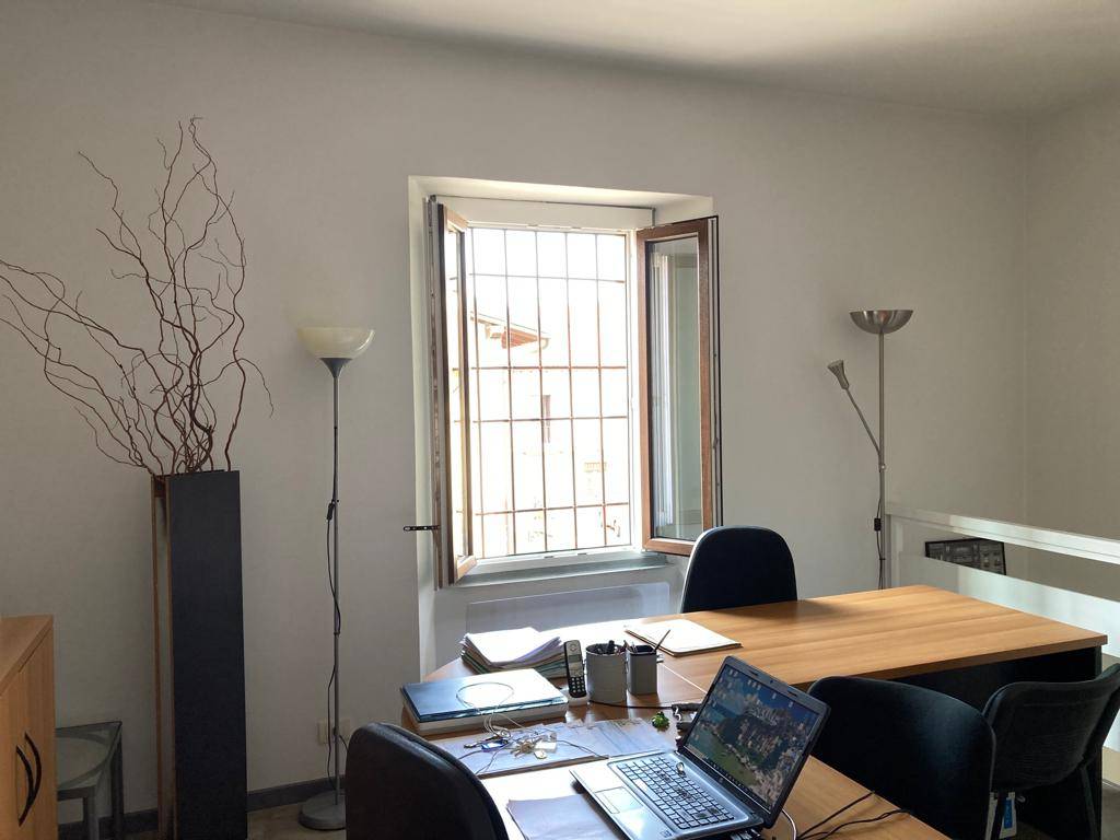 Ufficio in vendita a Ronco Briantino, Centro