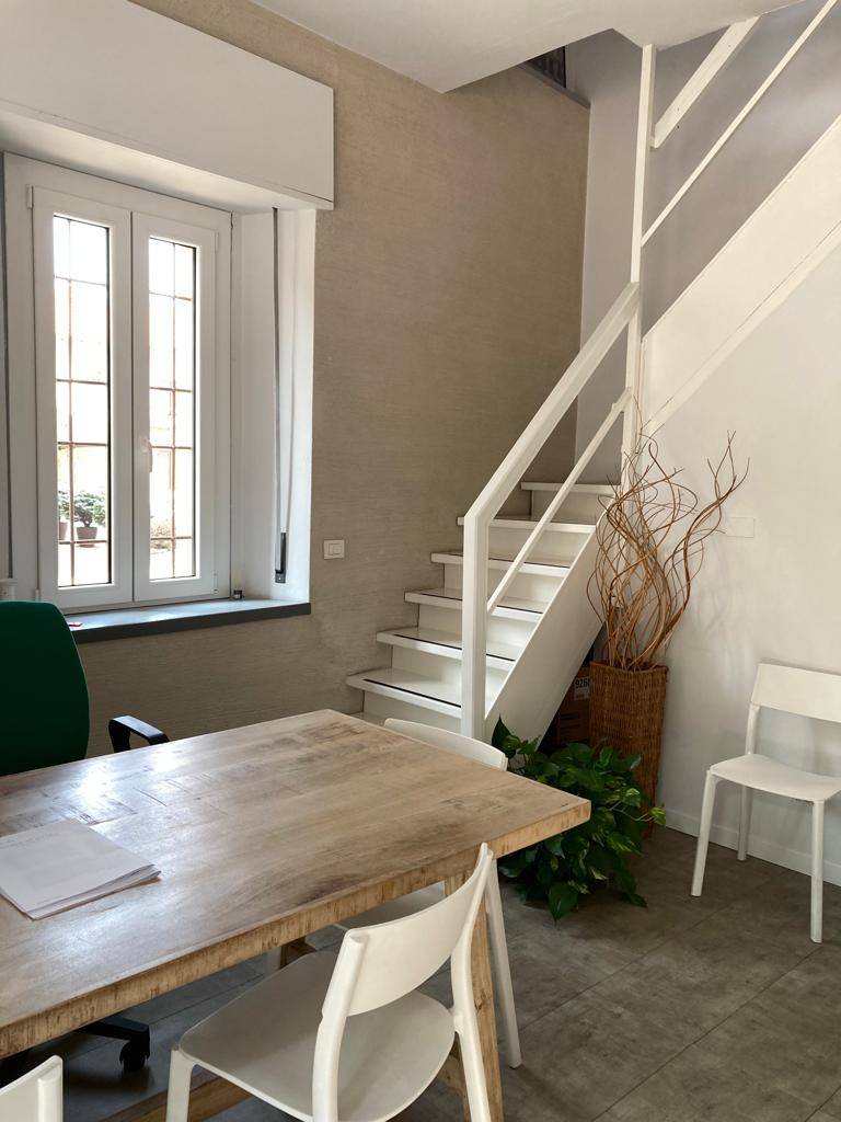 Ufficio in vendita a Ronco Briantino, Centro