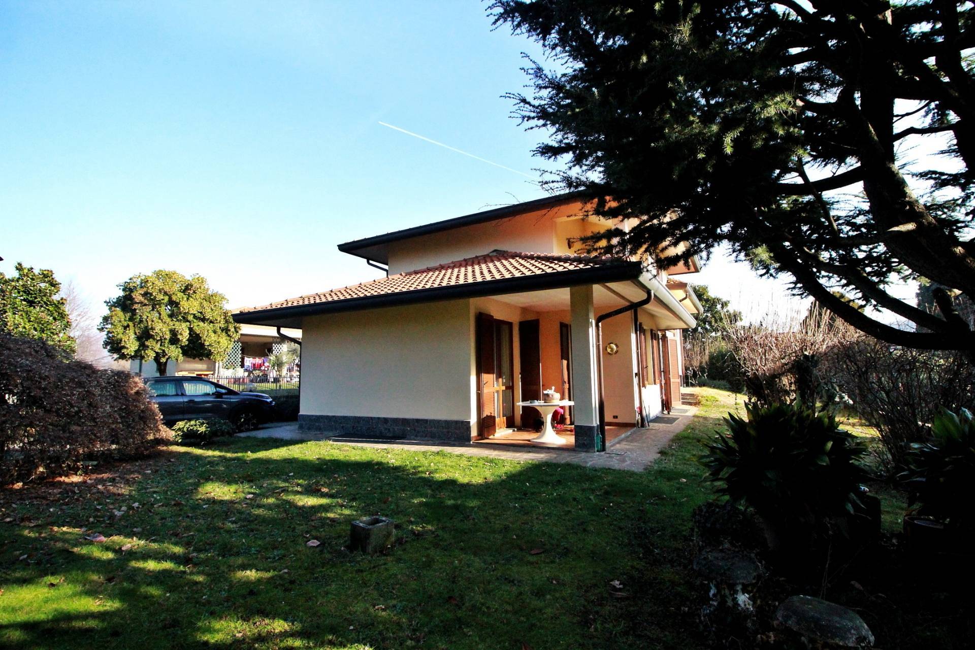 Villa in vendita a Imbersago, Semicentro