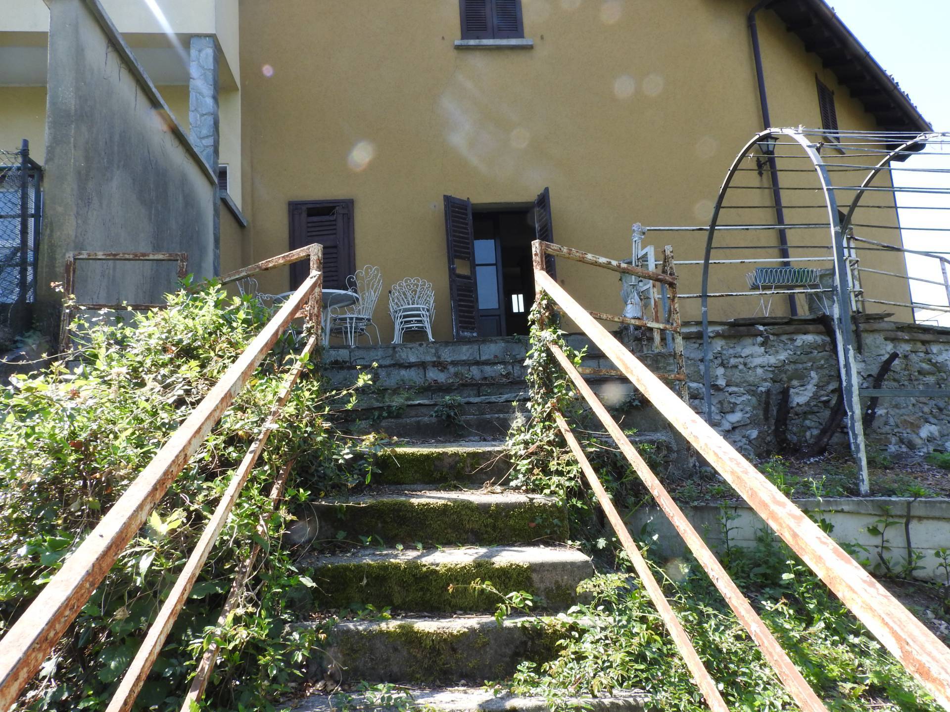 Porzione di casa in vendita a Calco, Semicentro