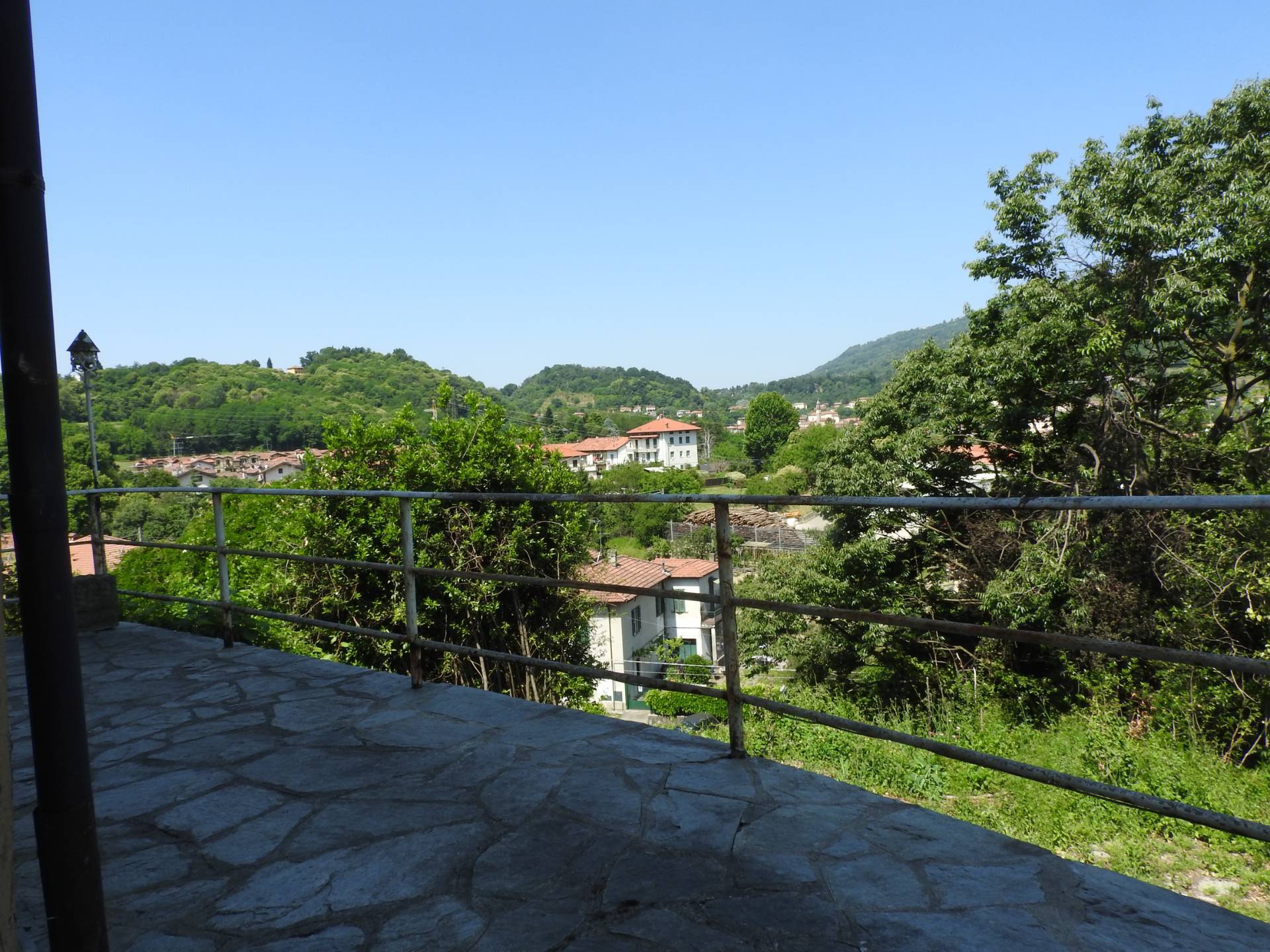 Porzione di casa in vendita a Calco, Semicentro