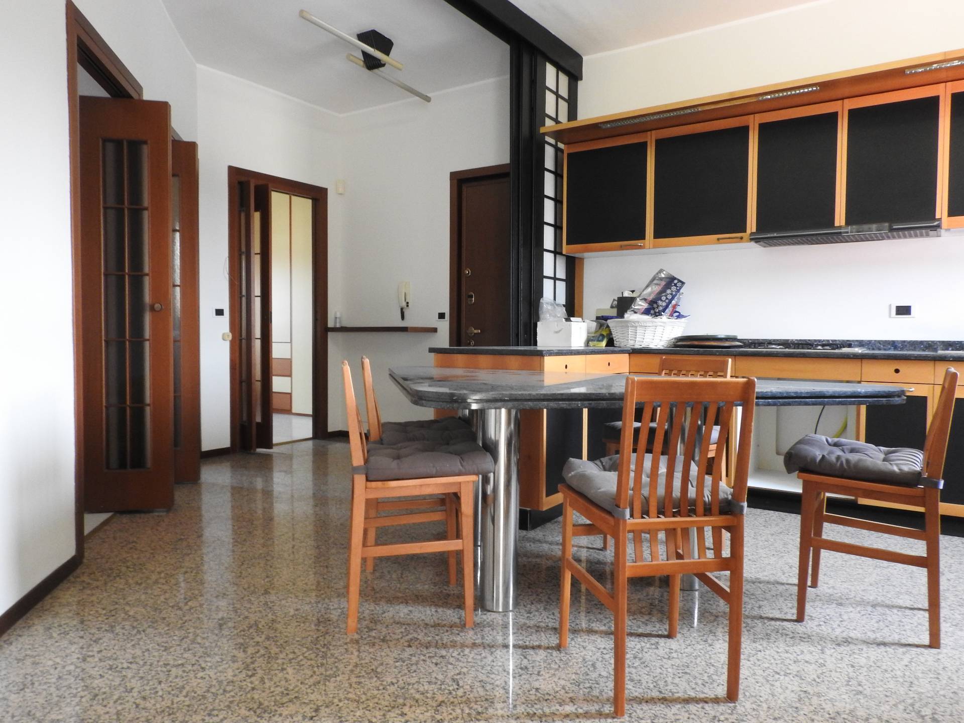 Appartamento in vendita a Besana in Brianza, Villa Raverio