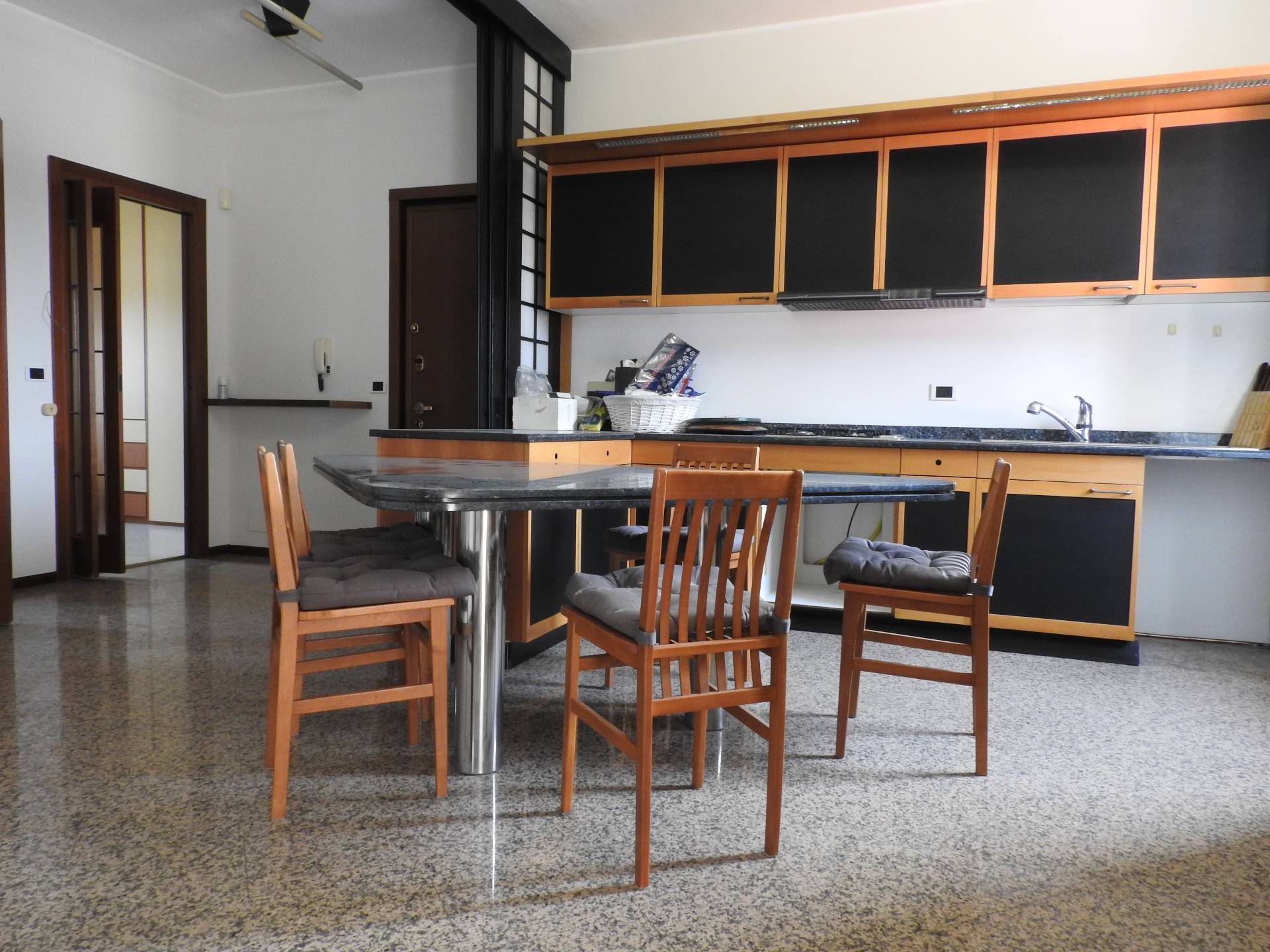 Appartamento in vendita a Besana in Brianza, Villa Raverio