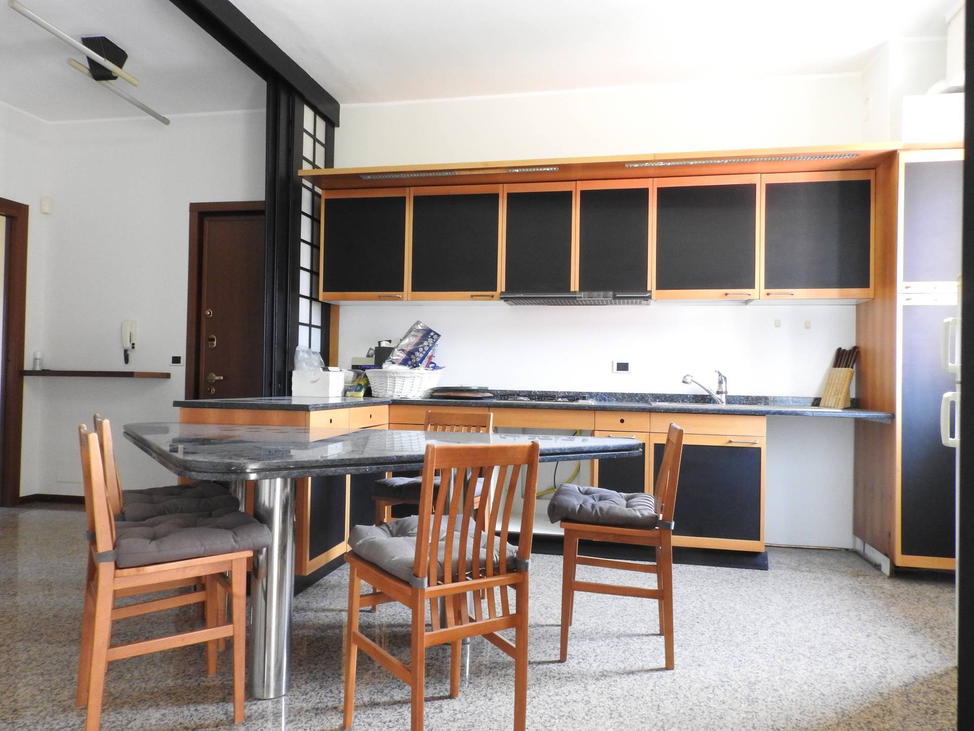 Appartamento in vendita a Besana in Brianza, Villa Raverio