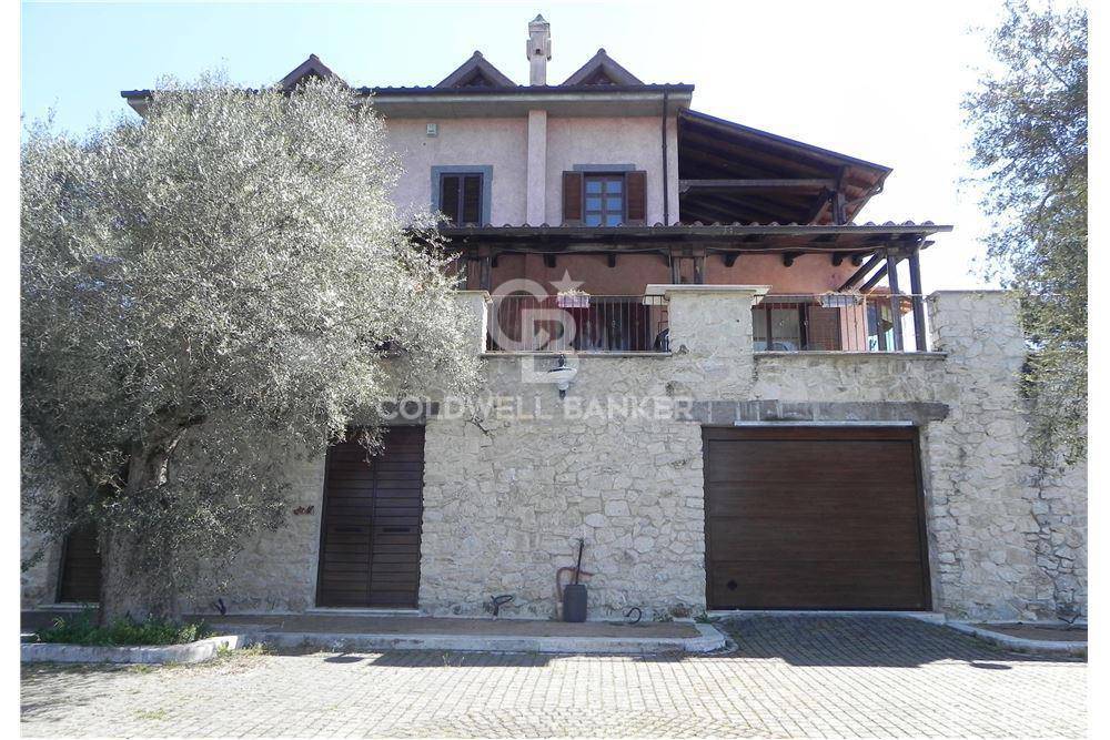 Casa indipendente in vendita a Palombara Sabina