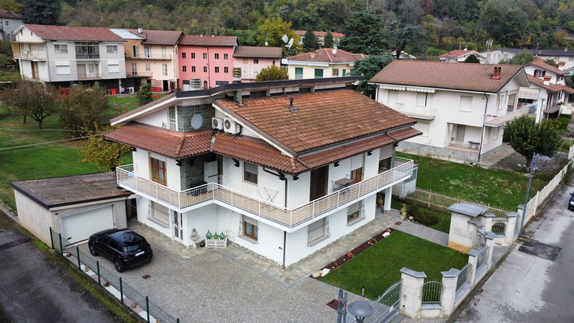 Casa indipendente con box doppio a Clavesana