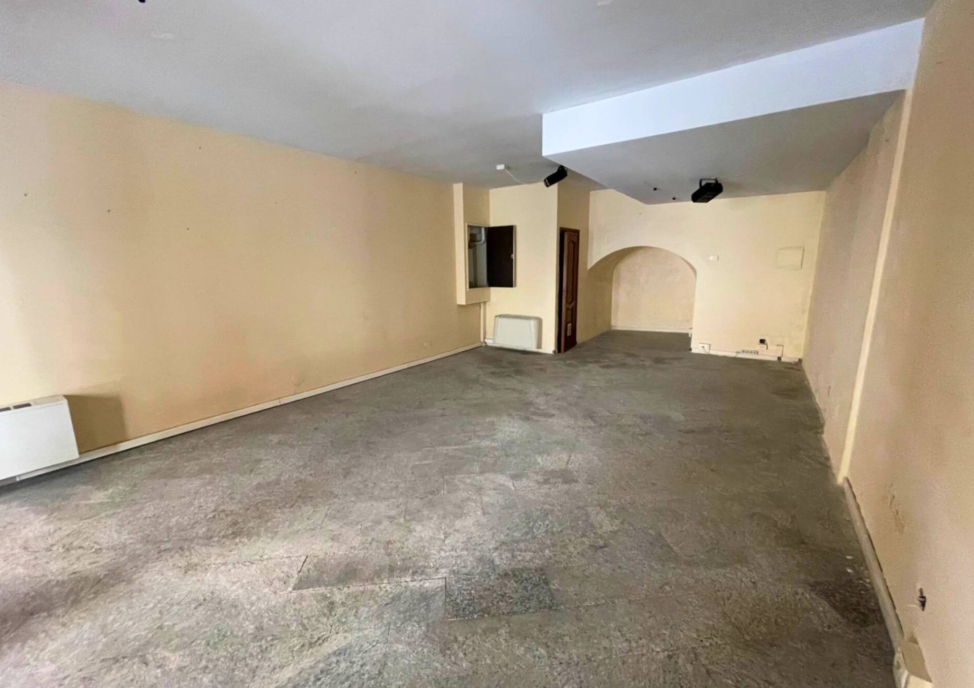 Locale commerciale in affitto a Mondov, Breo