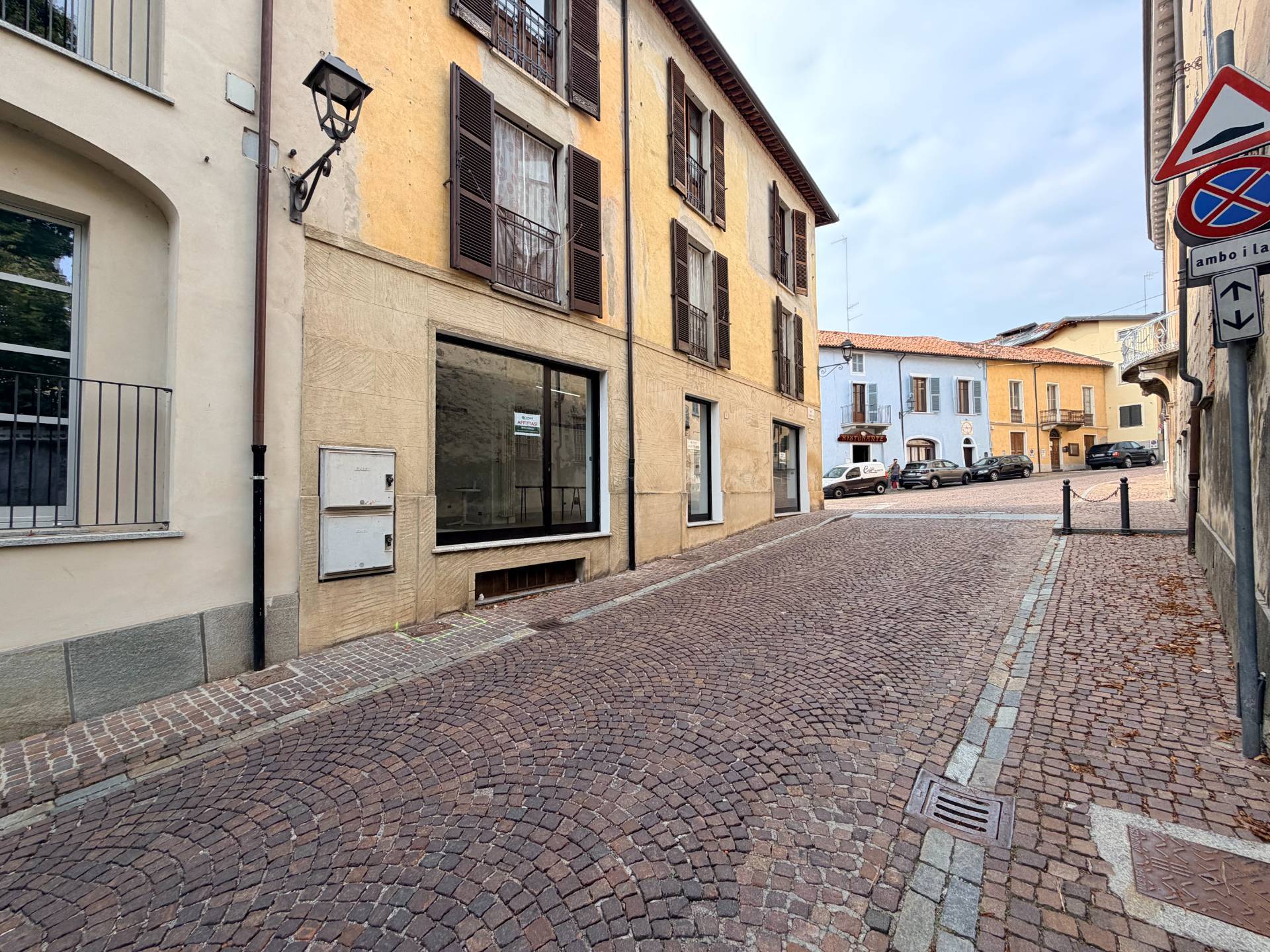 Locale commerciale in affitto a Villanova Mondov, Centro